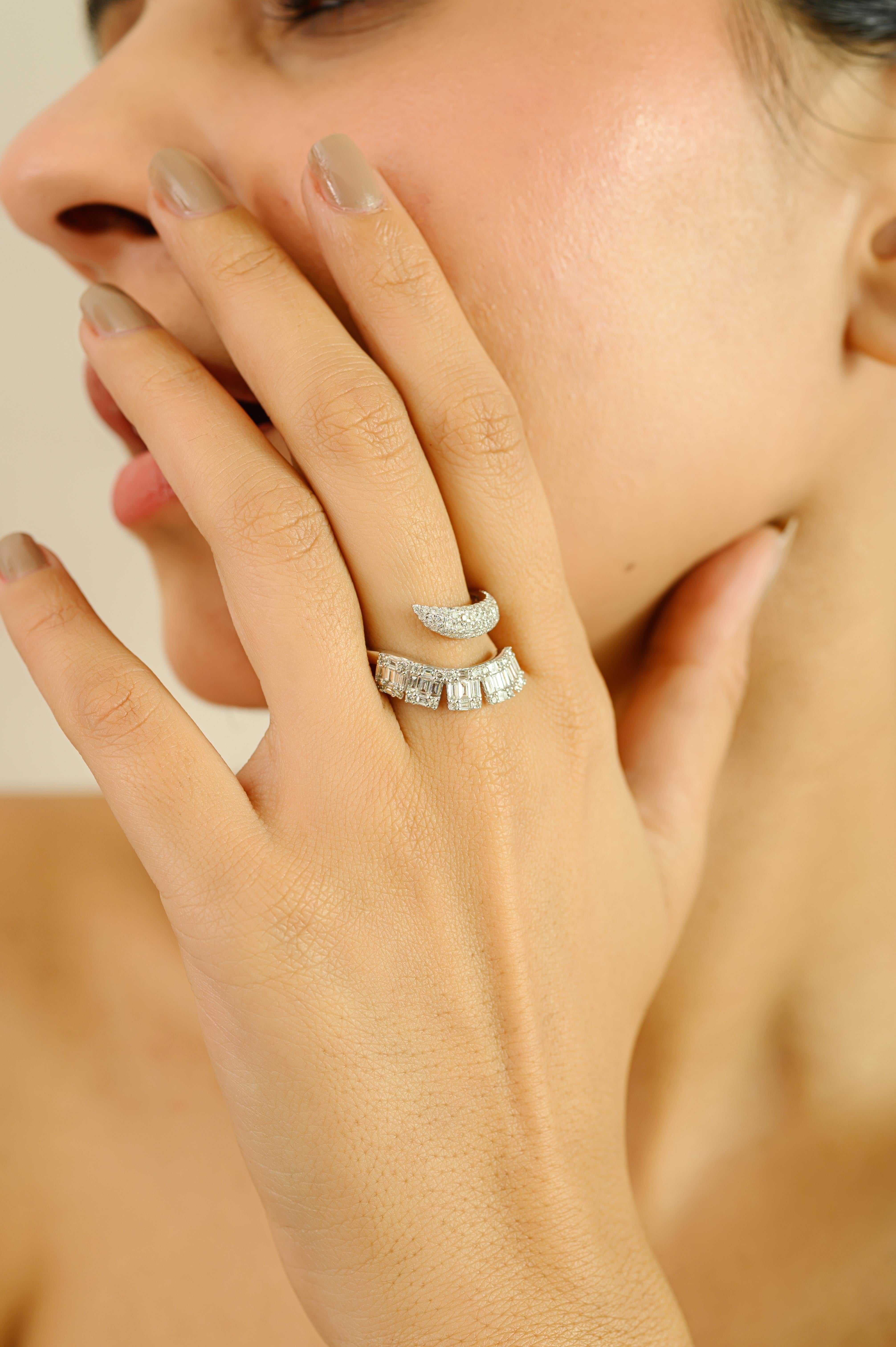 in vendita:  Modernist Bypass Ring in 14K White Gold with Brilliant & Emerald-Cut Diamonds 4