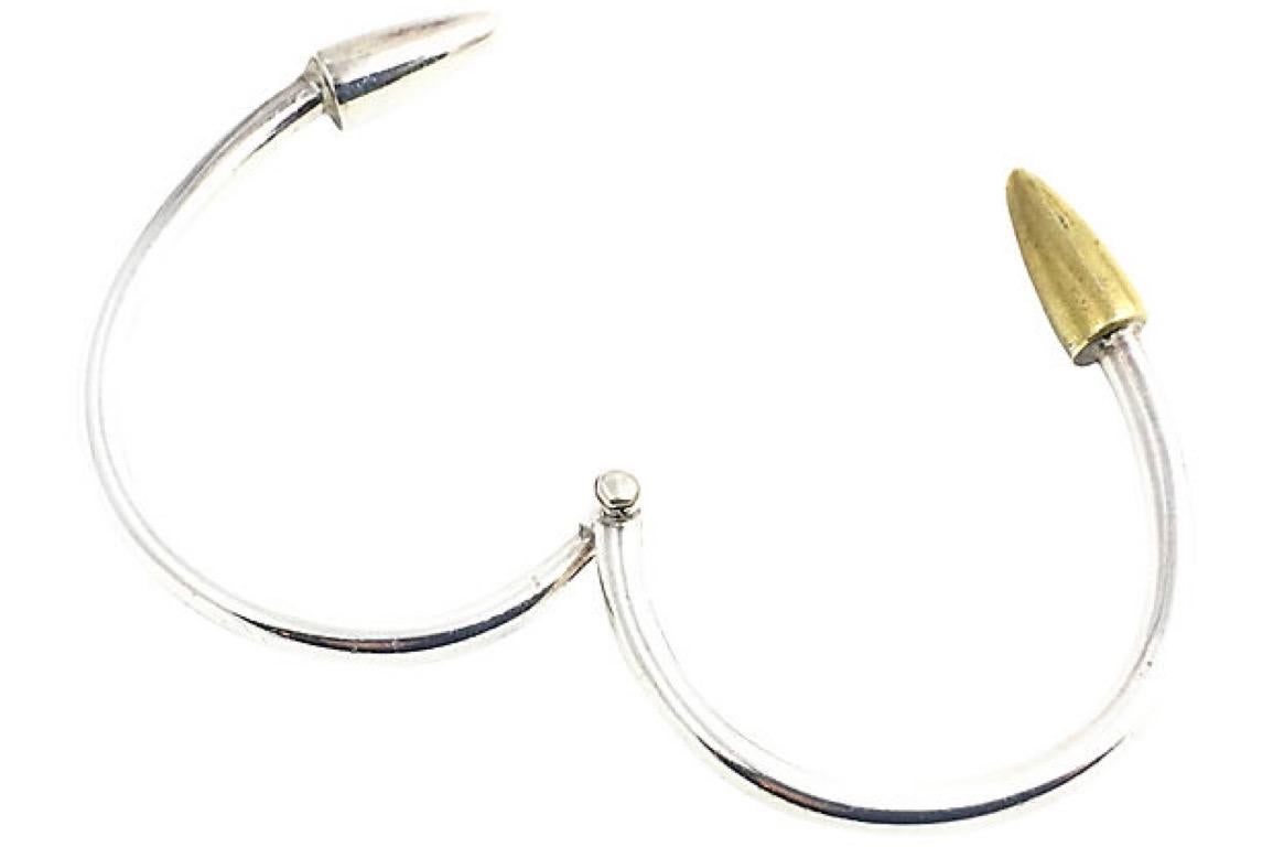 Bracelet jonc moderniste croisé en argent sterling et laiton avec pointes de dérivation en vente 2