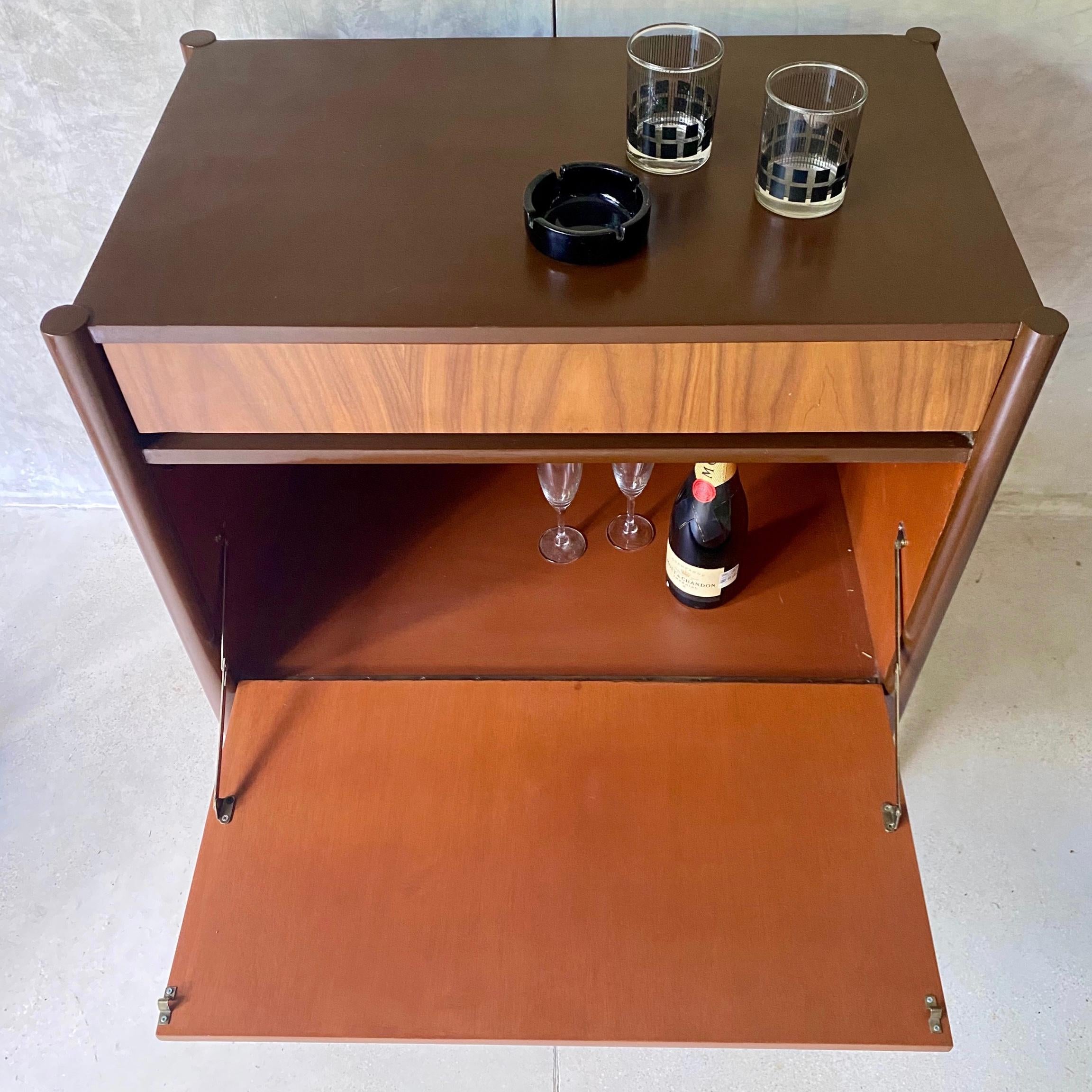 Armario modernista de M. Van Beuren en venta 4