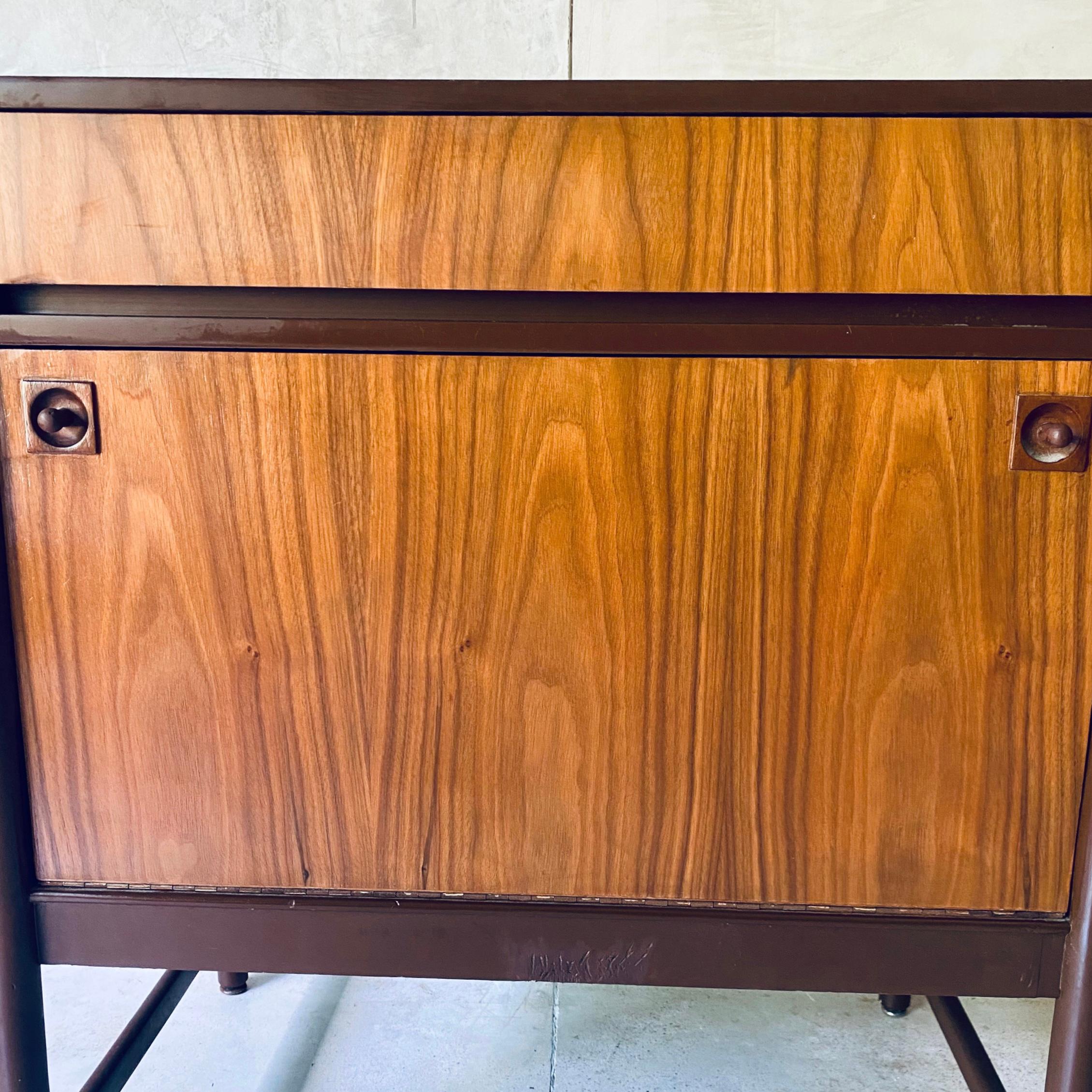 Armario modernista de M. Van Beuren en venta 5