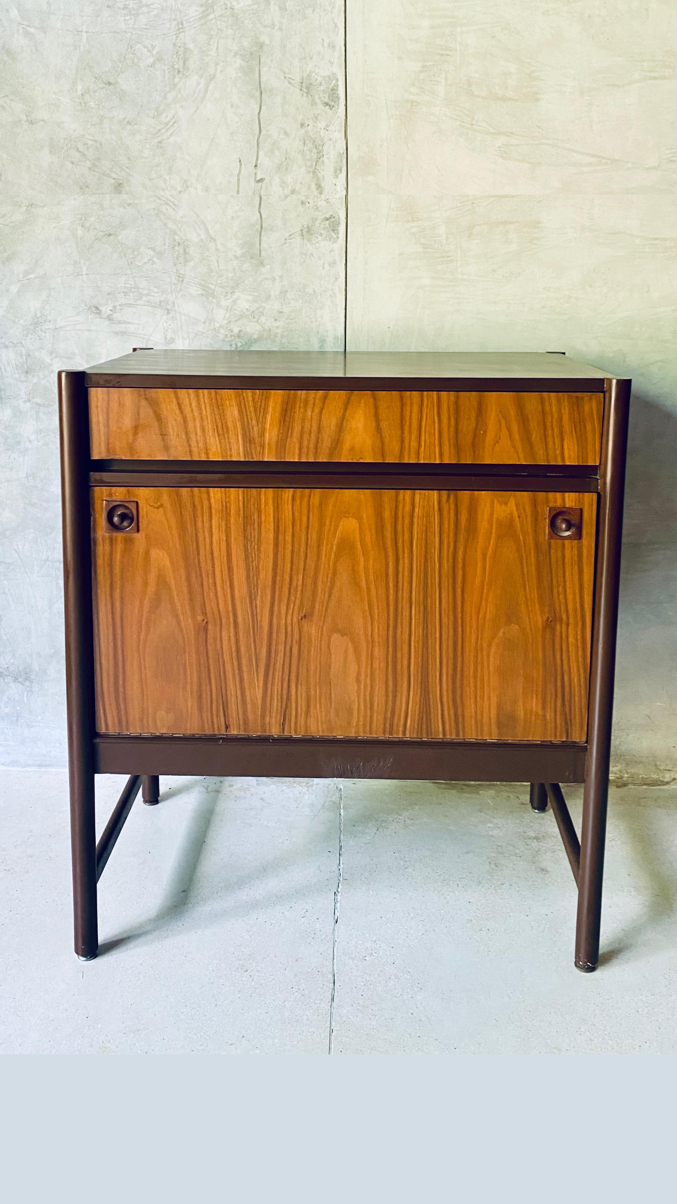 Armario modernista de M. Van Beuren en venta 6