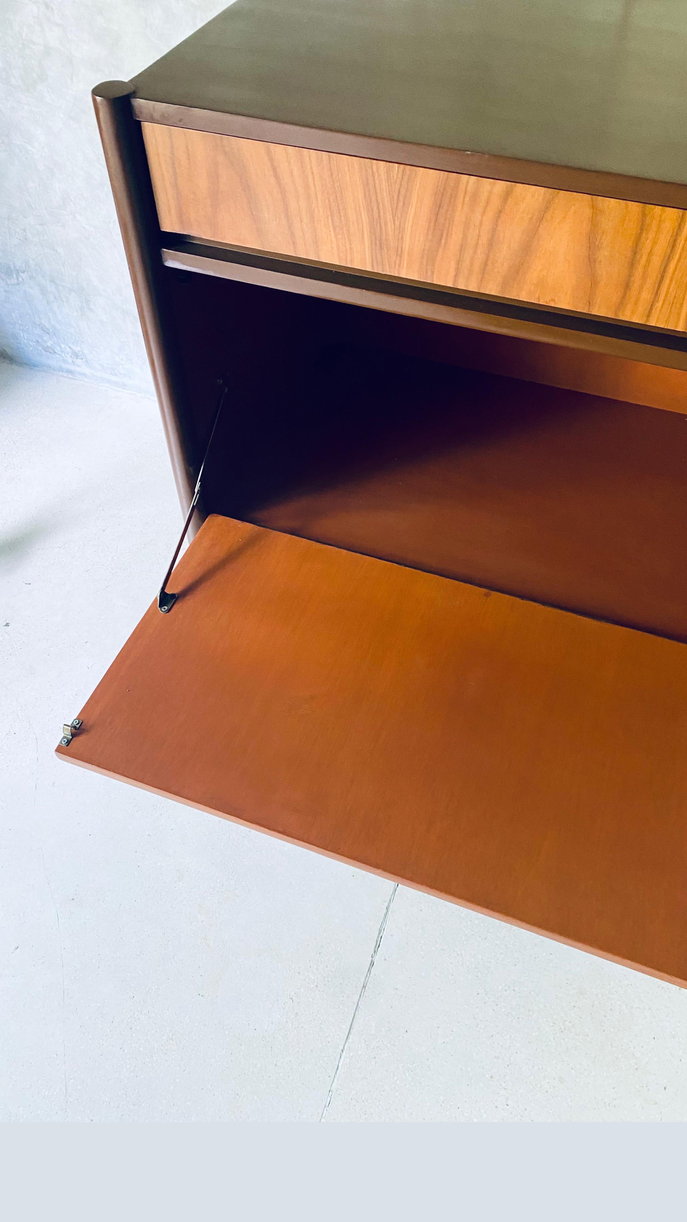 Armario modernista de M. Van Beuren Roble en venta