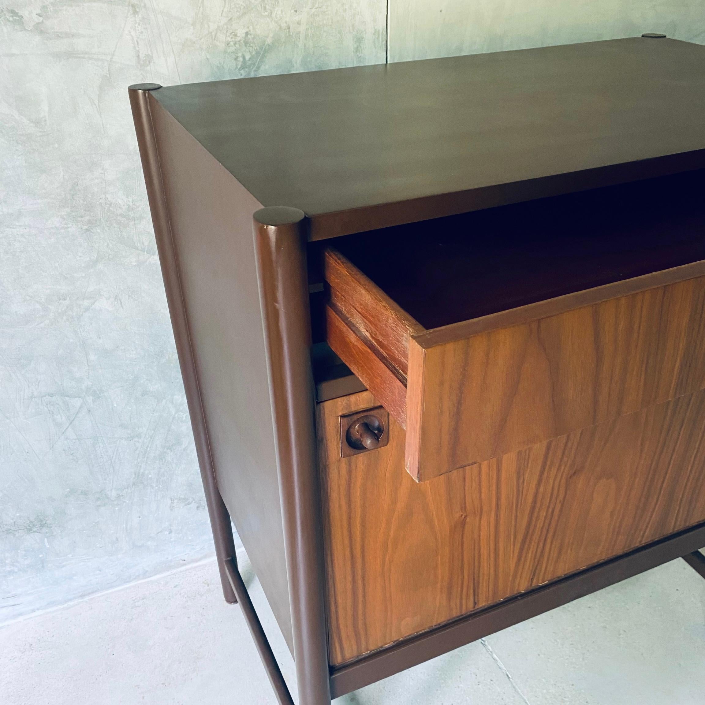 Armario modernista de M. Van Beuren en venta 2