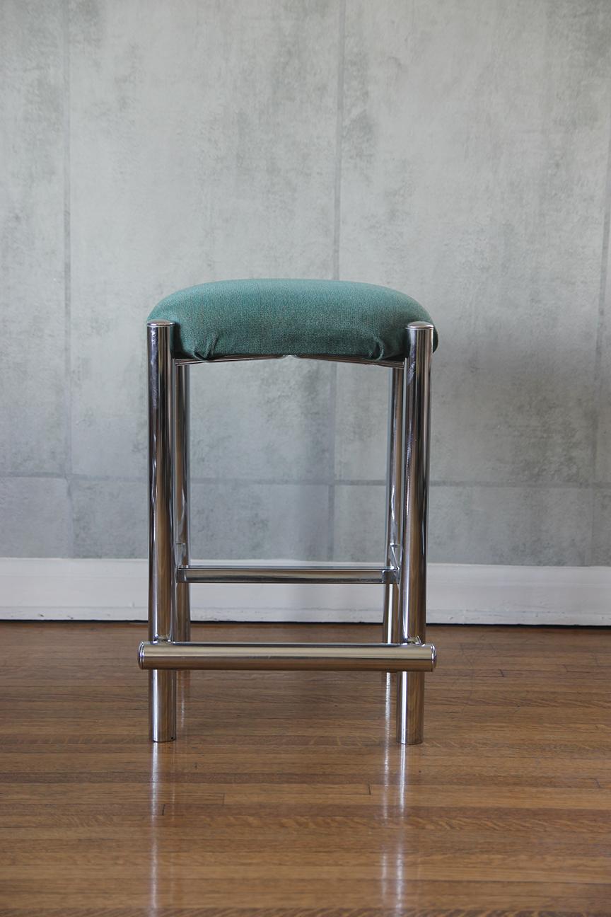 Modernist Cal-Style Chrome Counter Stools Set of 3 In Good Condition For Sale In Los Angeles, CA