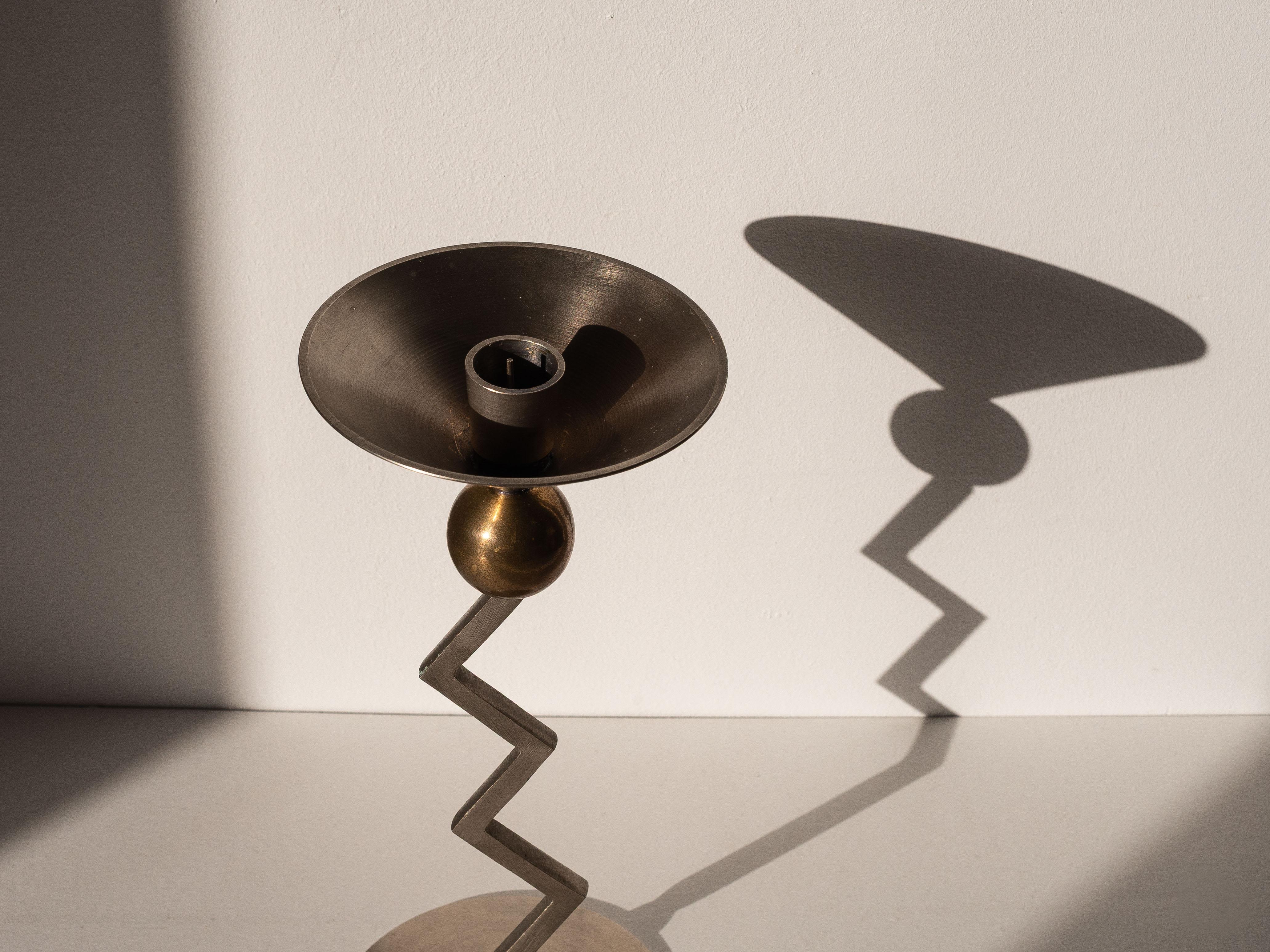 Modernist Kerzenhalter - Edelstahl Brutalist Kerzenständer - Italien 1980er (20. Jahrhundert) im Angebot