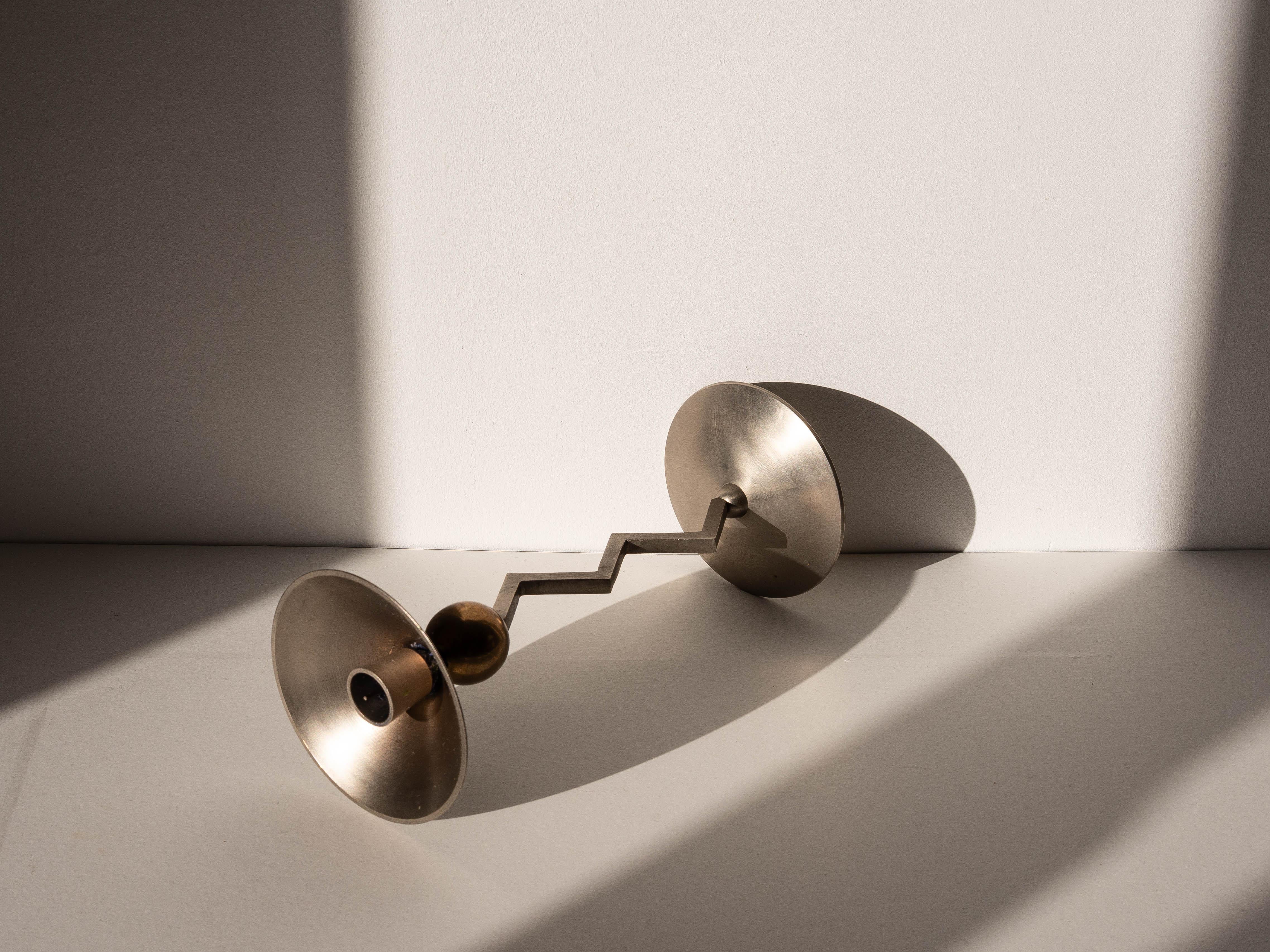 Modernist Kerzenhalter - Edelstahl Brutalist Kerzenständer - Italien 1980er (Messing) im Angebot