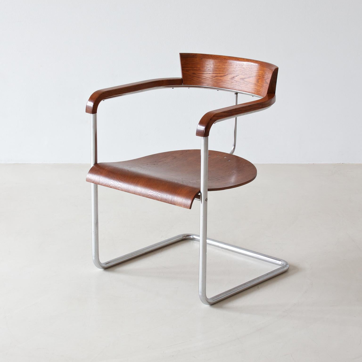 Freischwinger-Sessel der Moderne von Jindrich Halabala, verchromtes Metall, furniertes Holz (Tschechisch) im Angebot