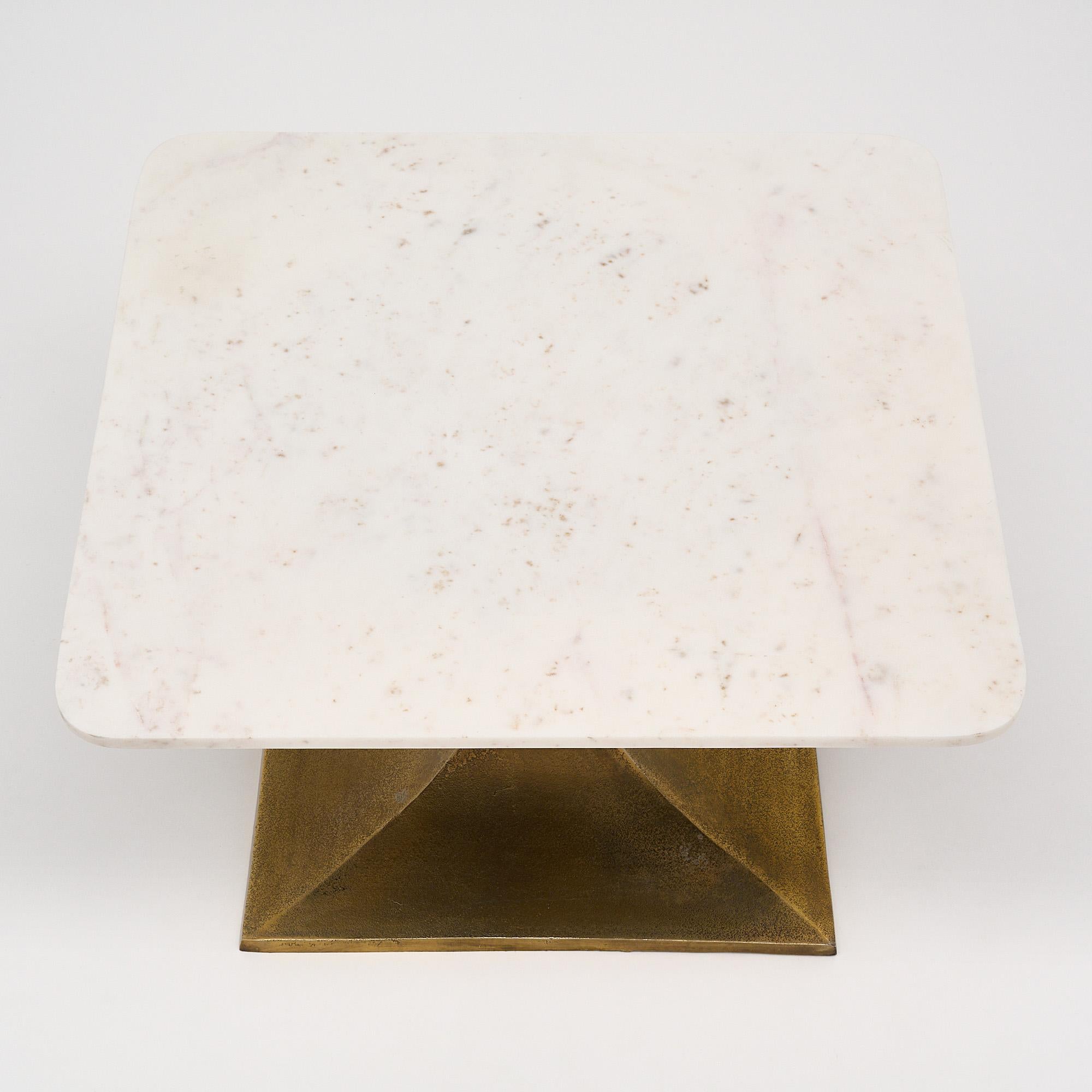 Table d'appoint française moderniste en marbre de Carrare en vente 1