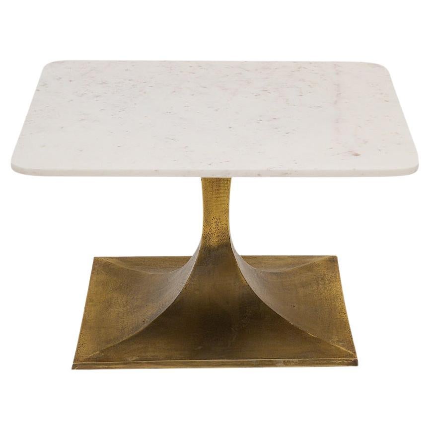Table d'appoint française moderniste en marbre de Carrare en vente