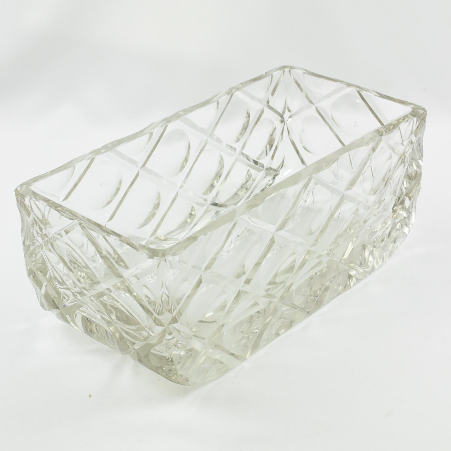 French Modernist Carved Crystal Centerpiece Decorative Bowl, circa 1930 For Sale