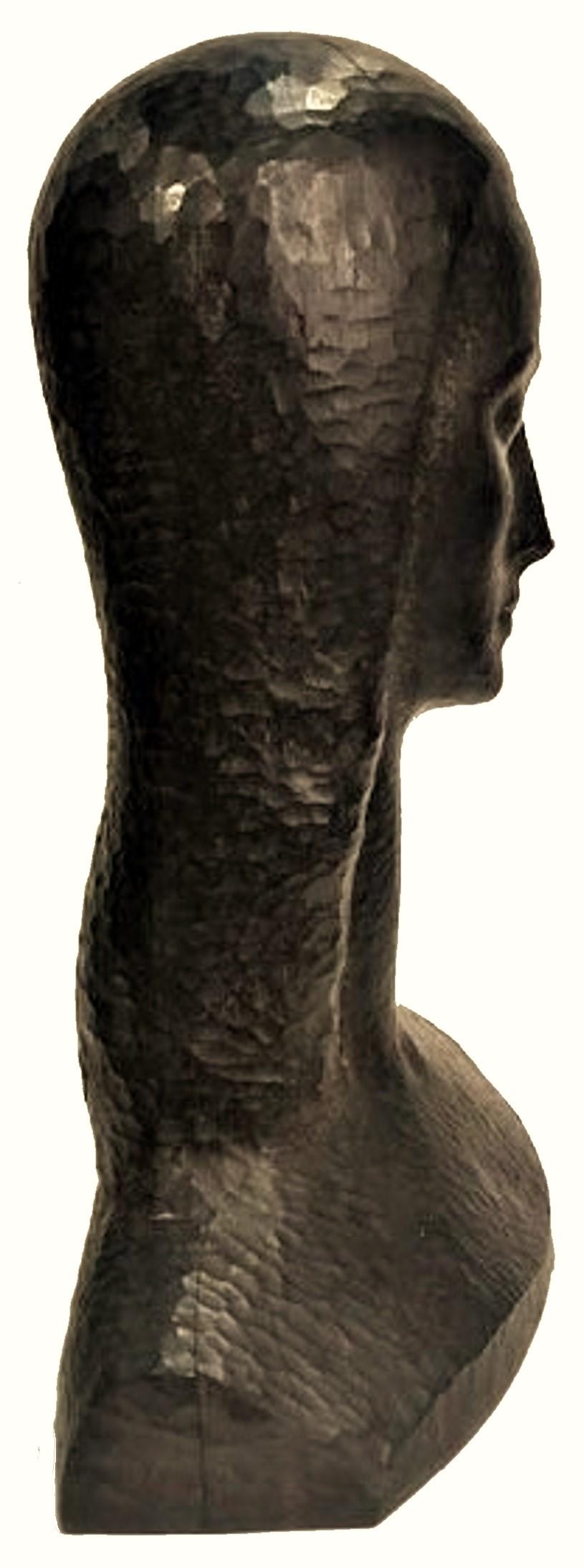 Buste féminin moderniste sculpté en bois ébénisé, vers 1950 en vente 2