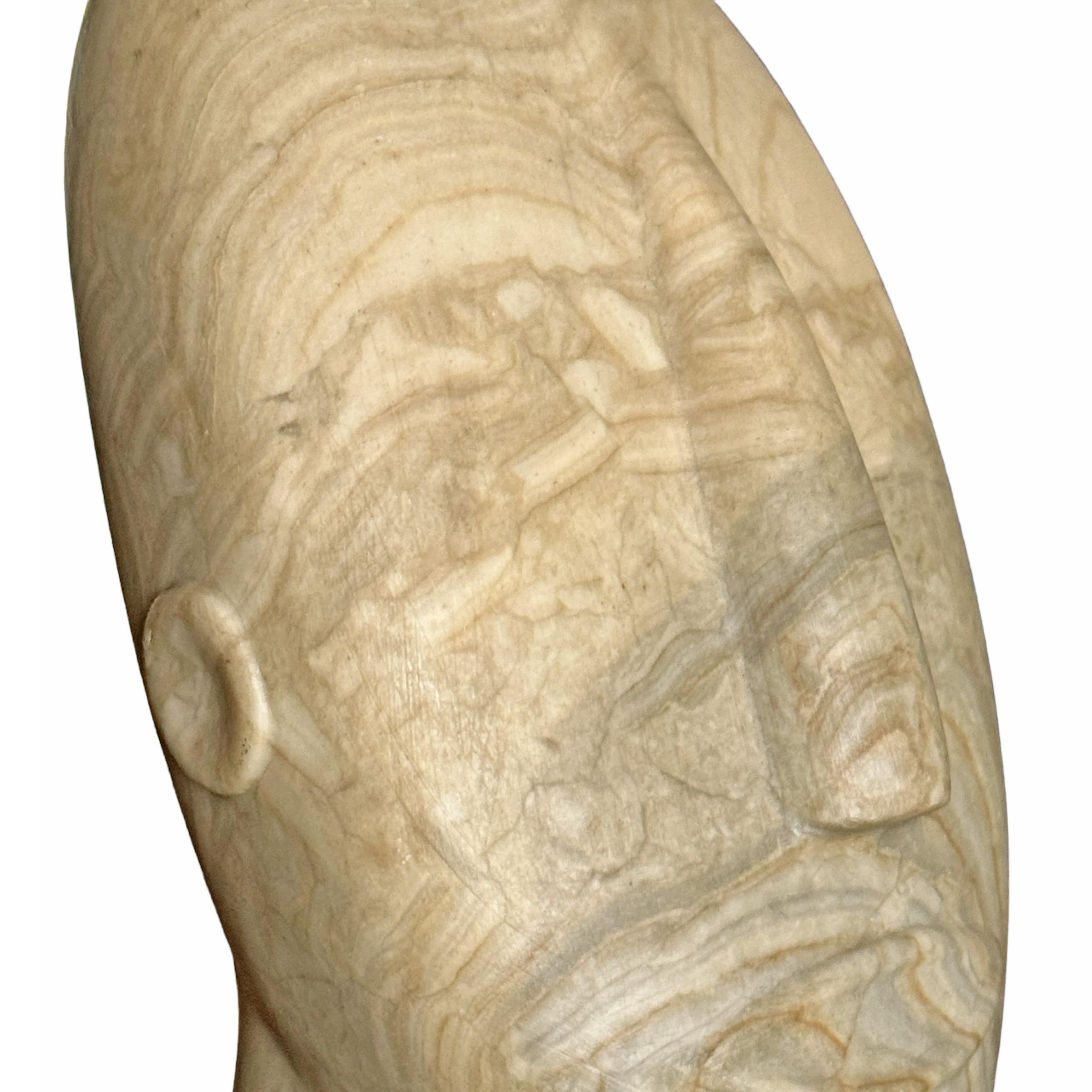 Busto ritratto in pietra scolpita modernista in vendita 1