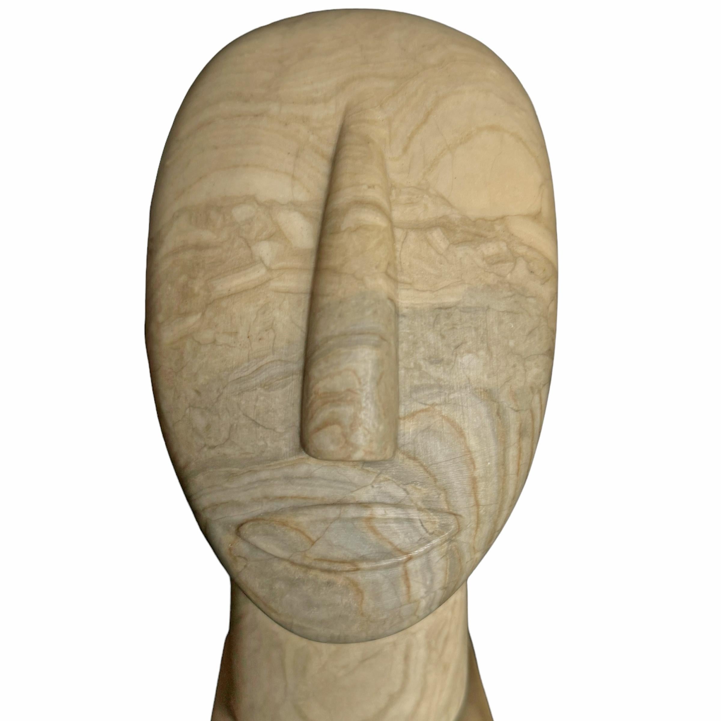 Busto retrato modernista tallado en piedra Siglo XXI y contemporáneo en venta