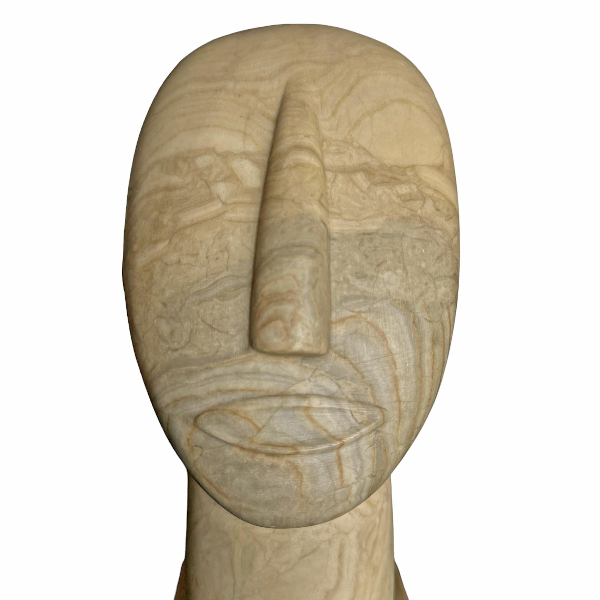 Busto retrato modernista tallado en piedra Piedra en venta