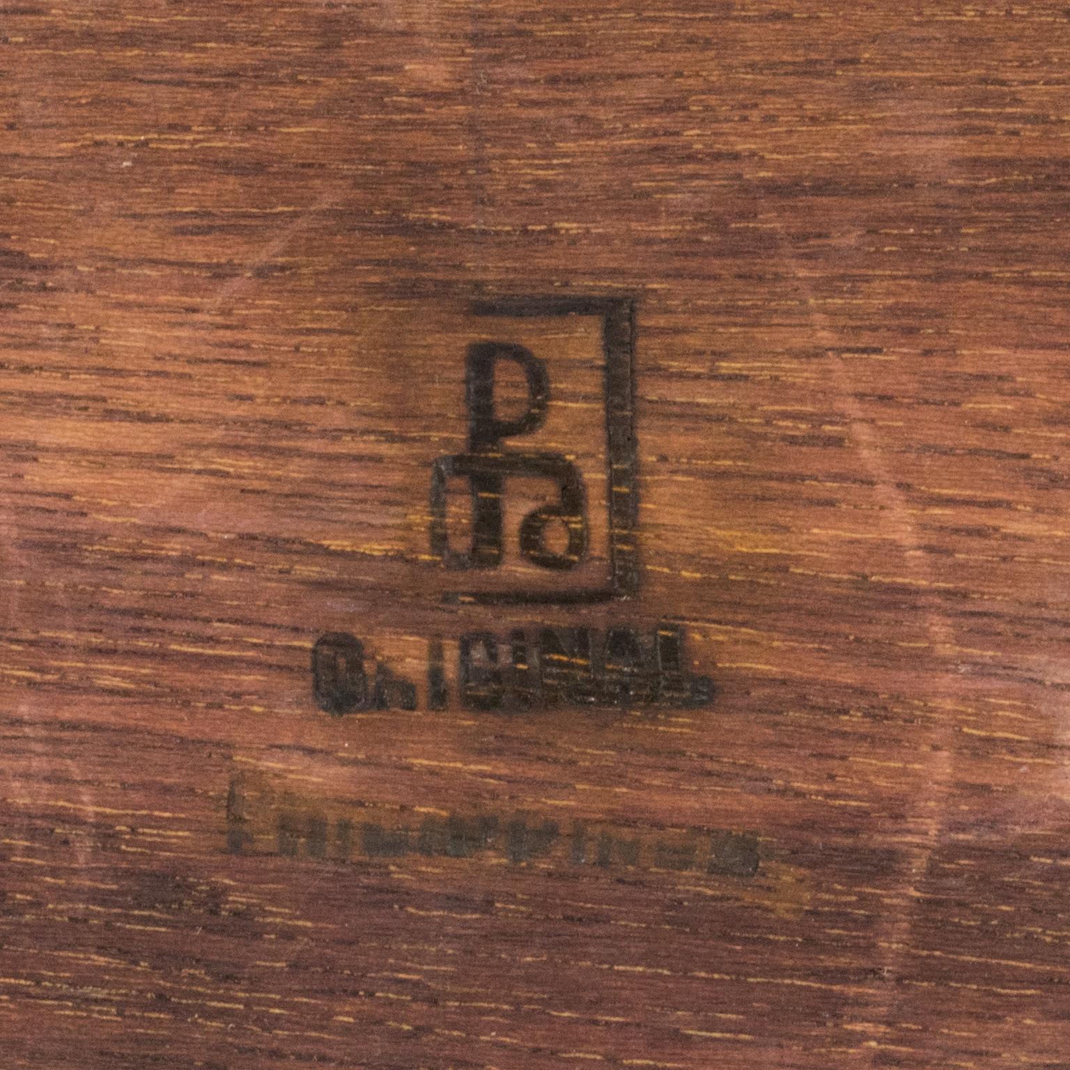 Panel Escultura Decorativa Modernista Cara Tallada en Madera, un par en venta 9