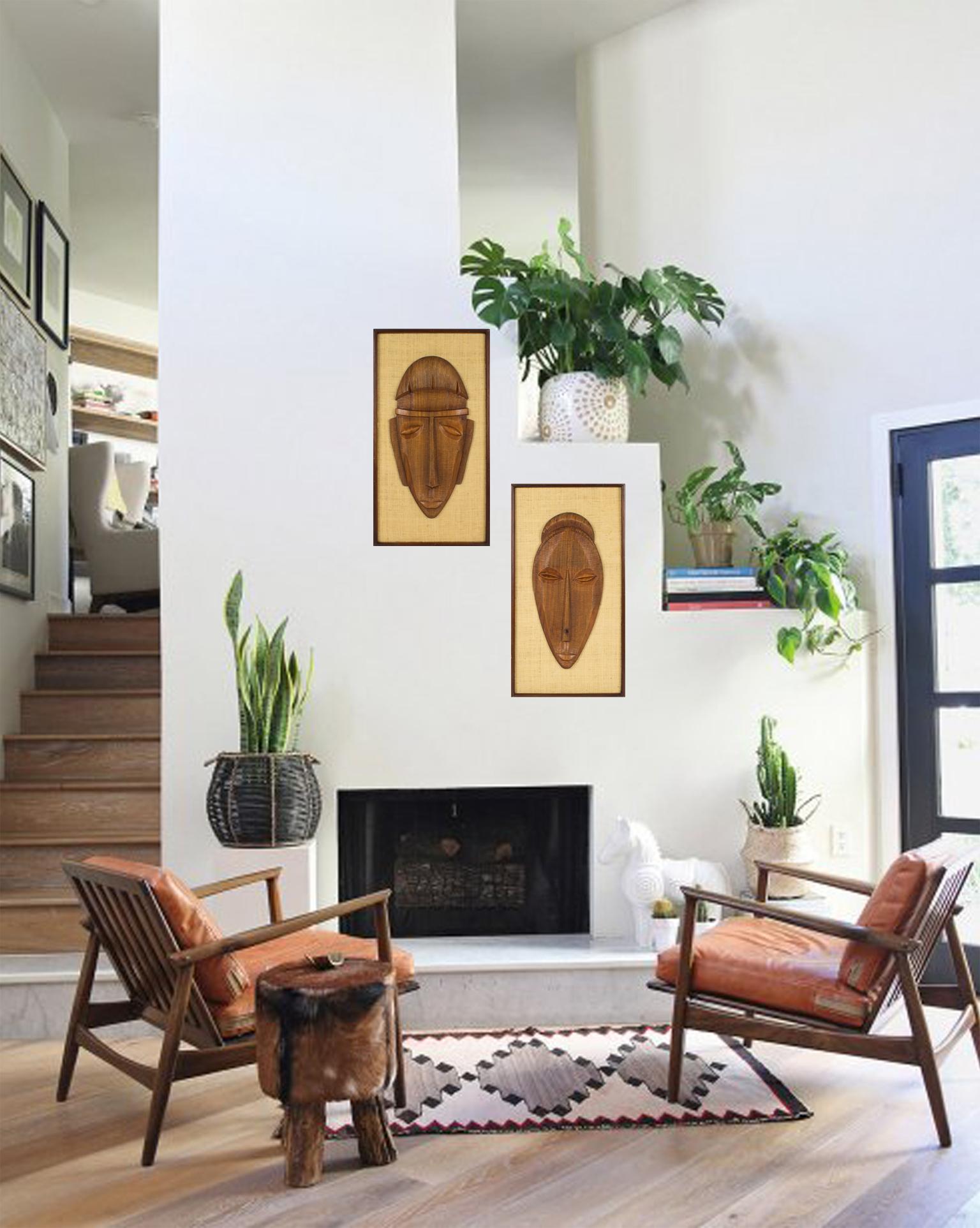 Panel Escultura Decorativa Modernista Cara Tallada en Madera, un par en venta 10