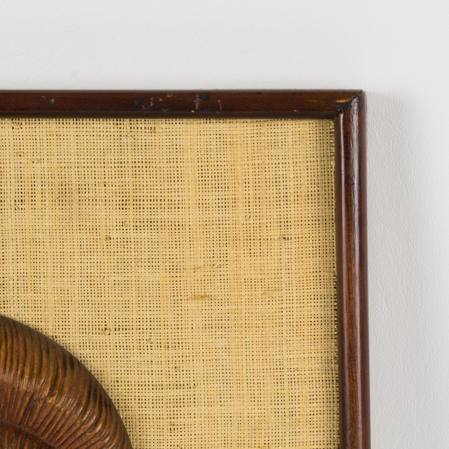 Panel Escultura Decorativa Modernista Cara Tallada en Madera, un par mediados del siglo XX en venta