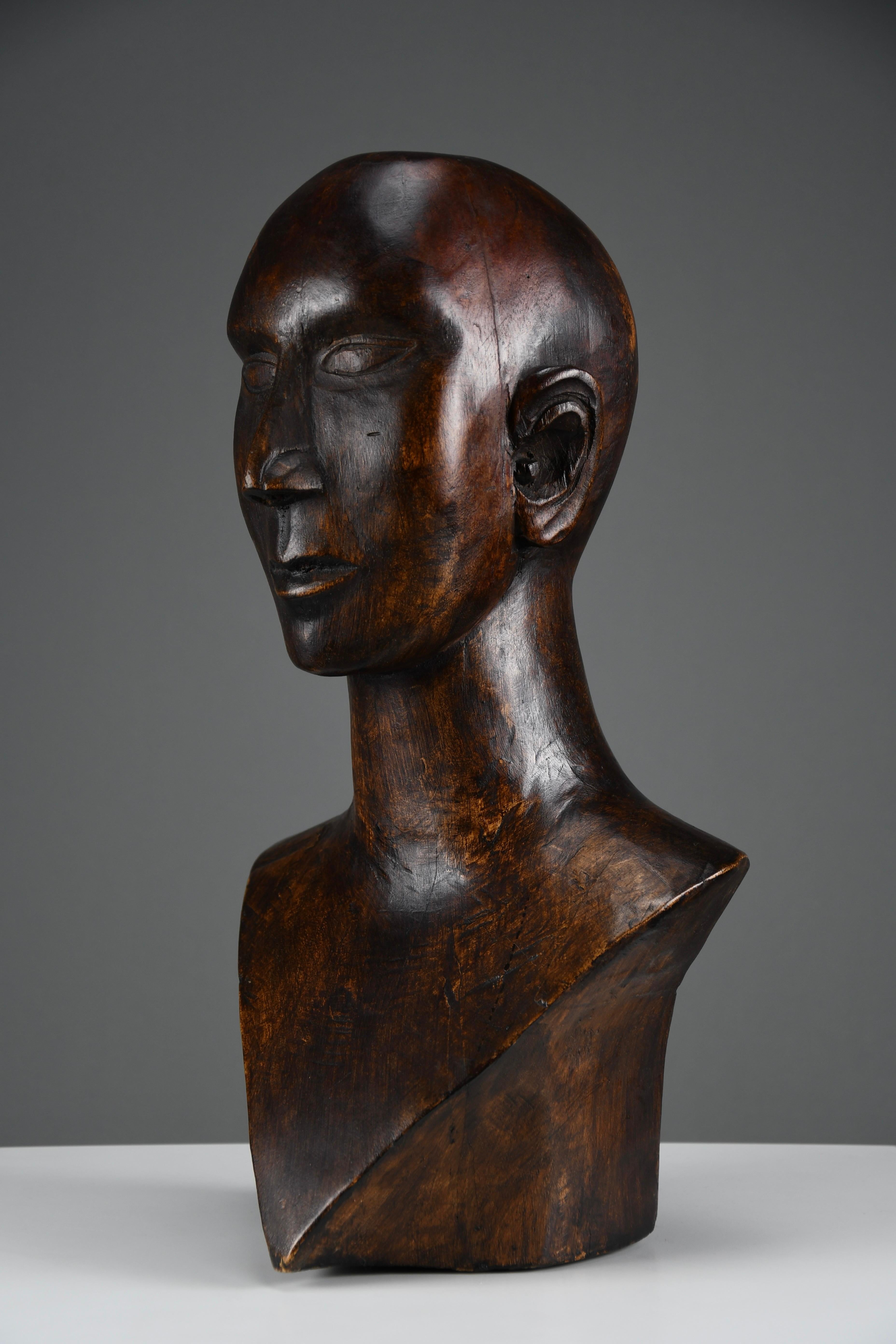 Modernist Carved Wooden Bust, ca. Mid-20th Century In Good Condition For Sale In Weesp, NL
