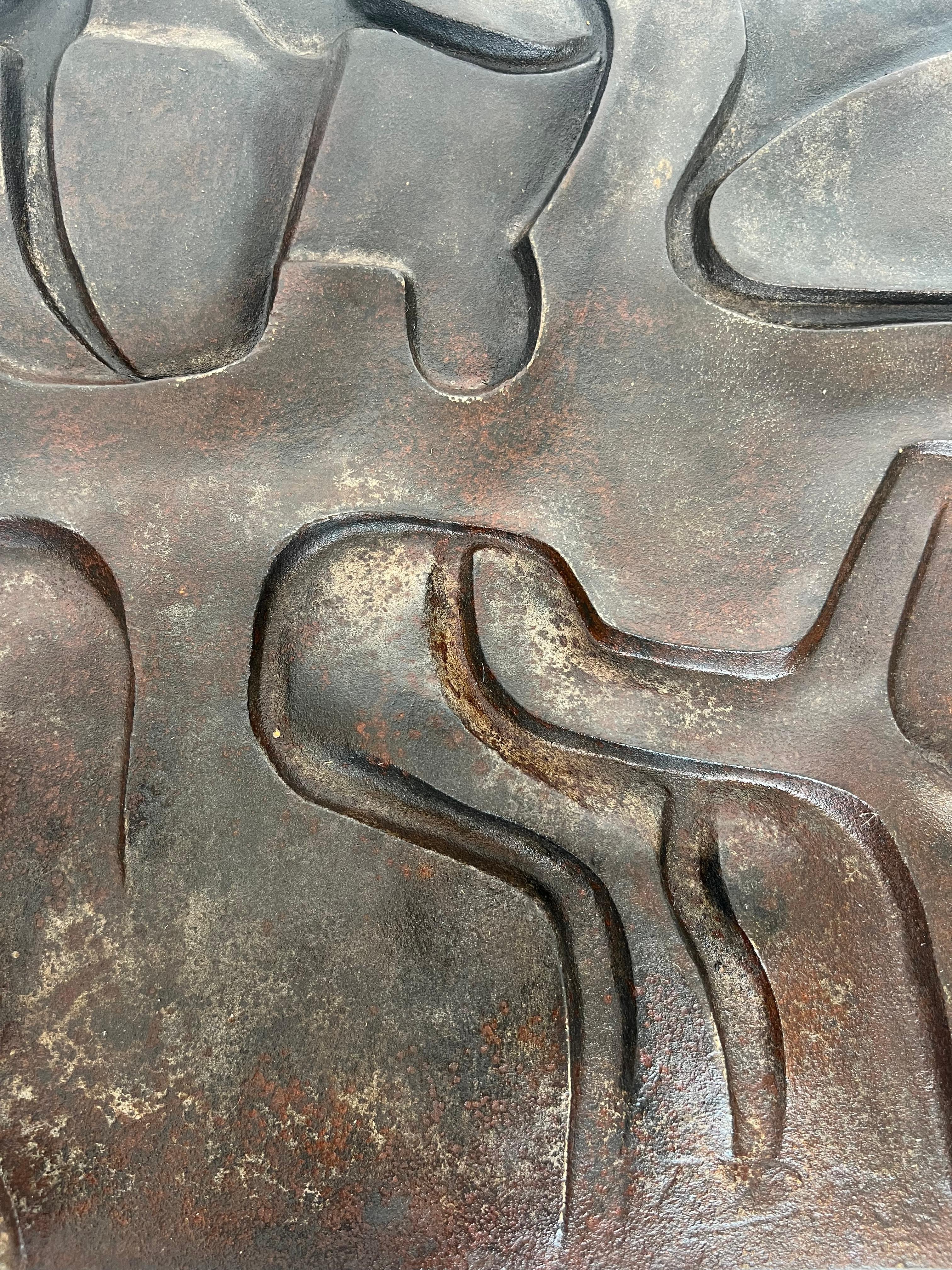 Plaque de cheminée moderniste en fonte. Travail français. Circa 1970 en vente 8