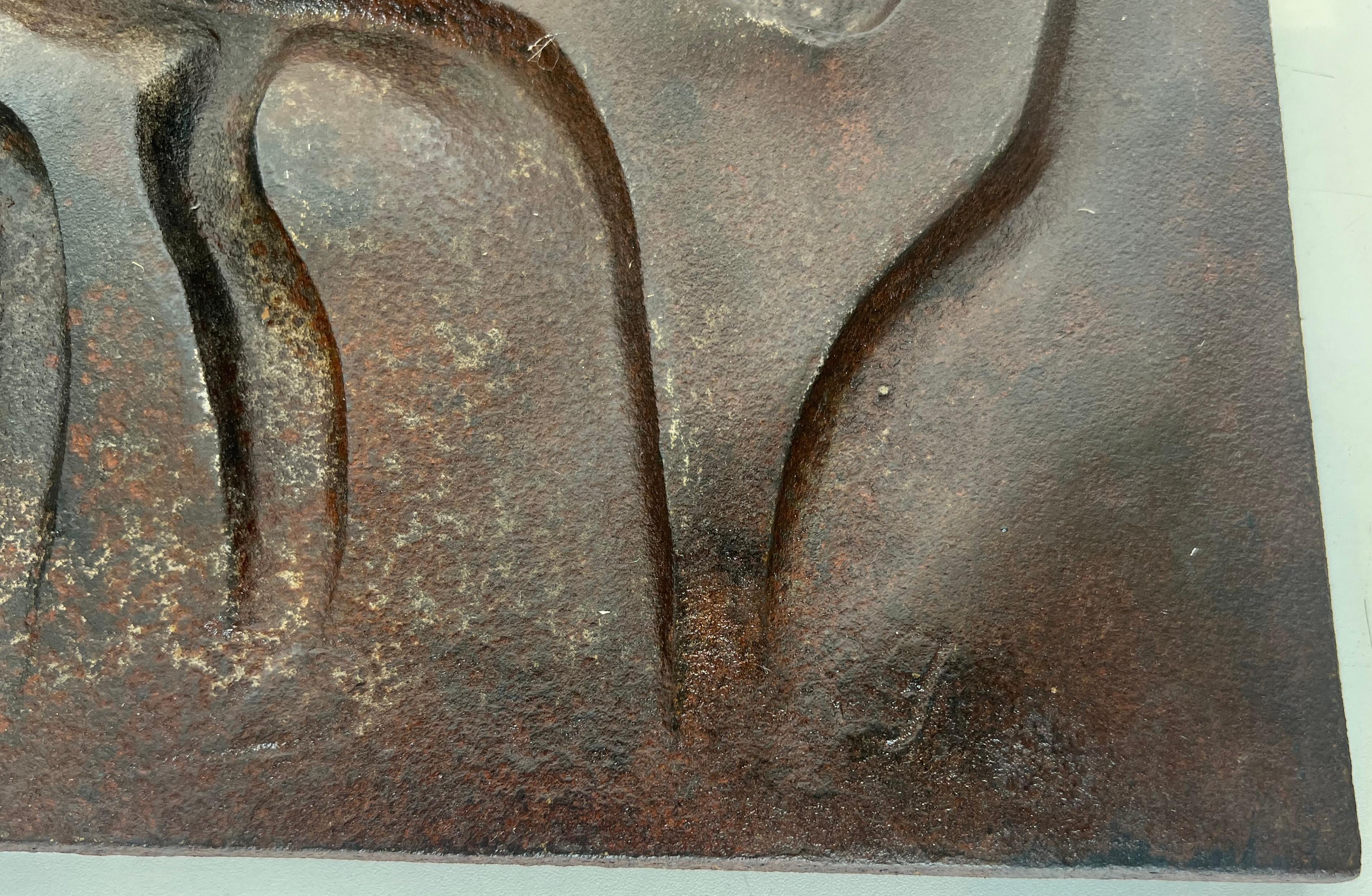 Plaque de cheminée moderniste en fonte. Travail français. Circa 1970 en vente 10