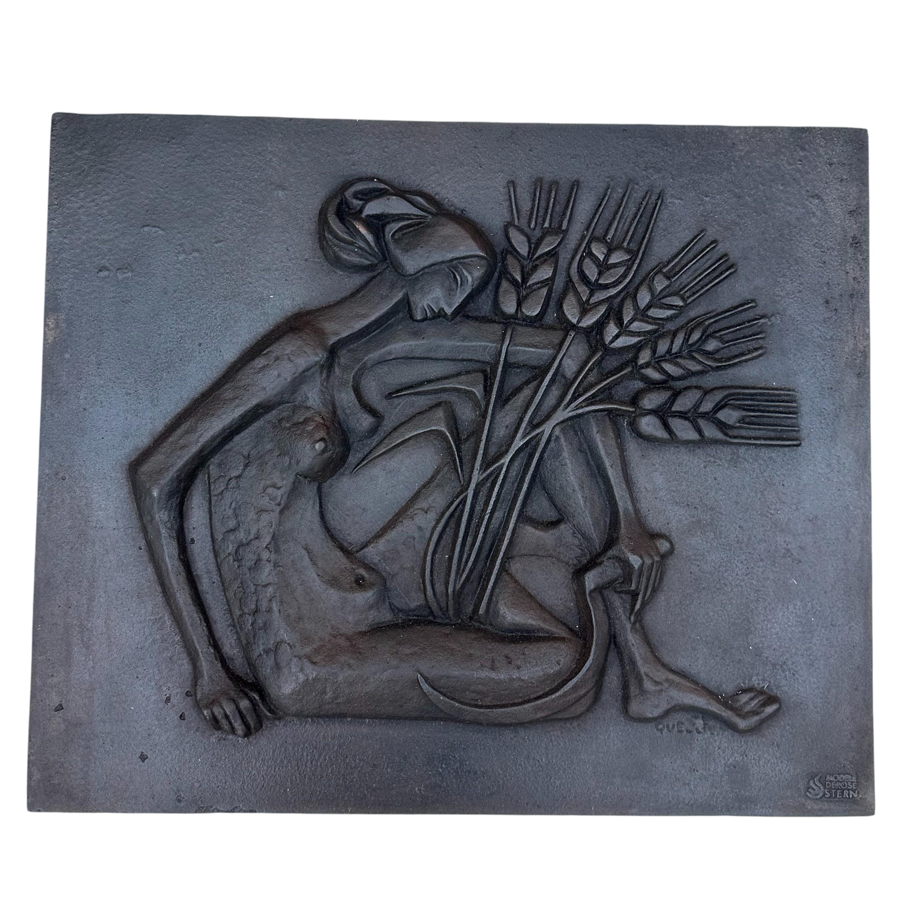 Caminetto modernista in ghisa raffigurante una donna nuda con falce e orecchie di in vendita 4