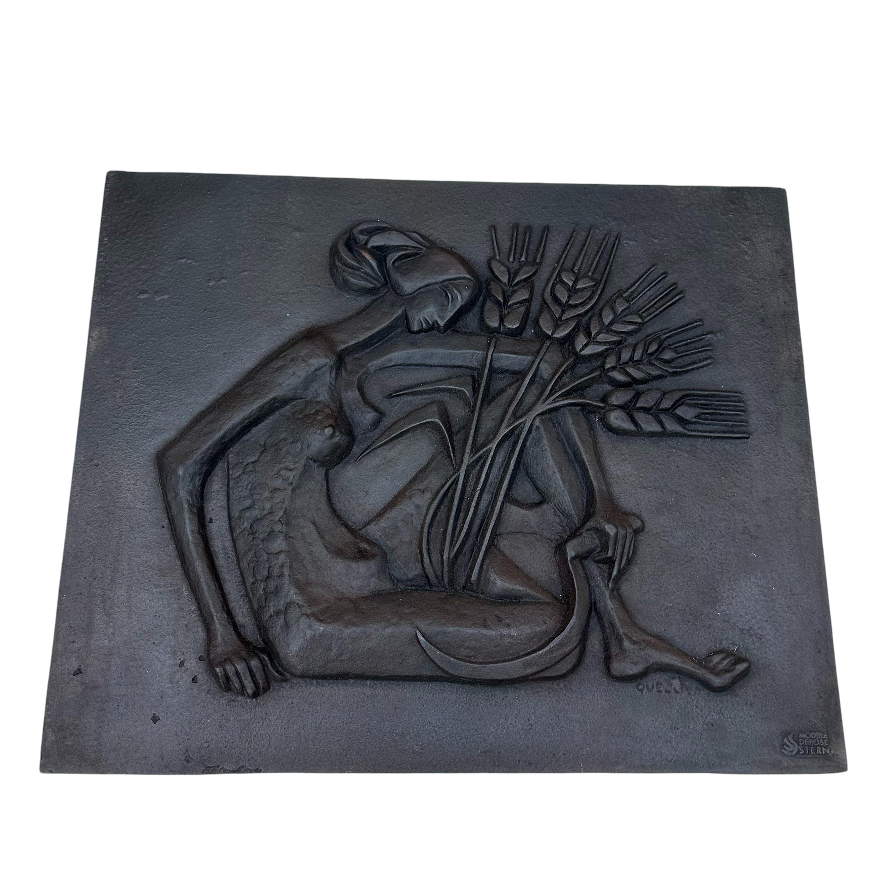 Caminetto modernista in ghisa raffigurante una donna nuda con falce e orecchie di in vendita 5