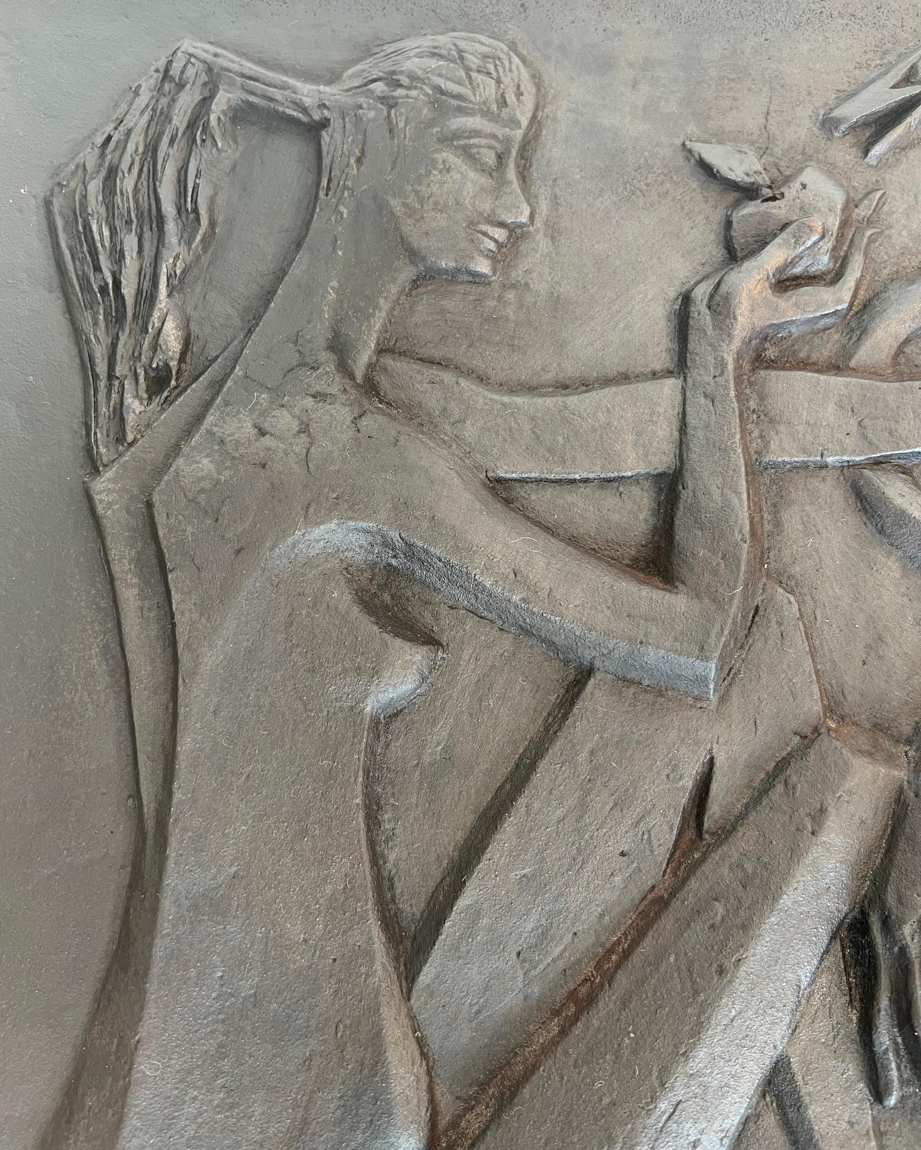 Modernist Cast Iron Fireback Representing Adam and Eve, The Apple And The Snake. In Good Condition For Sale In Marcq-en-Barœul, Hauts-de-France