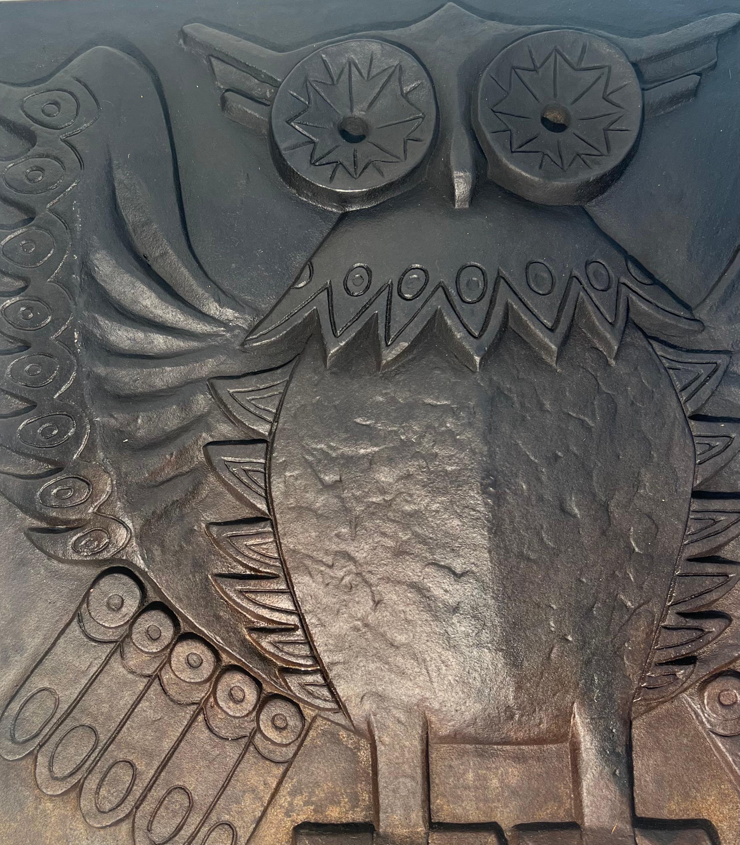 Modernist Cast Iron Fireback Showing an Owl Signed by Lucas For Stern For Sale 8