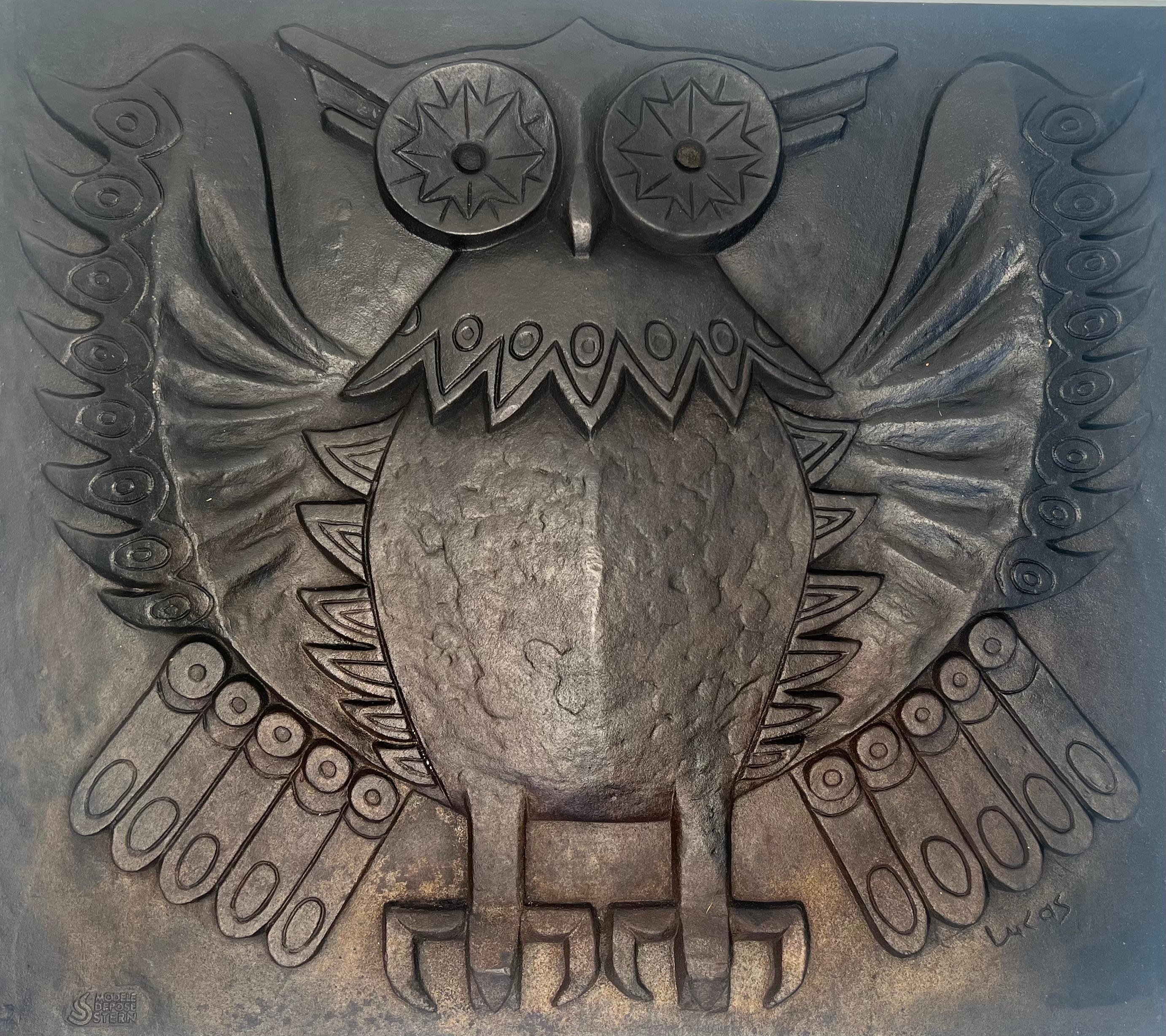 Modernist Cast Iron Fireback Showing an Owl Signed by Lucas For Stern For Sale 12