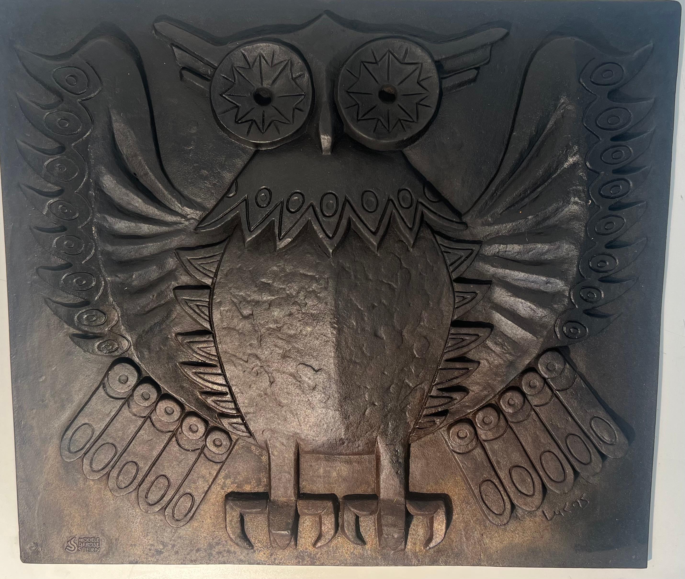 This very nice modernist fireback showing an owl is made of cast iron. This is a French work Signed by Lucas and Stamped by Stern Circa 1970