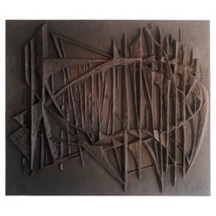 Plaque de cheminée moderniste en fonte, signée F. Loriot, française, datant d'environ 1970