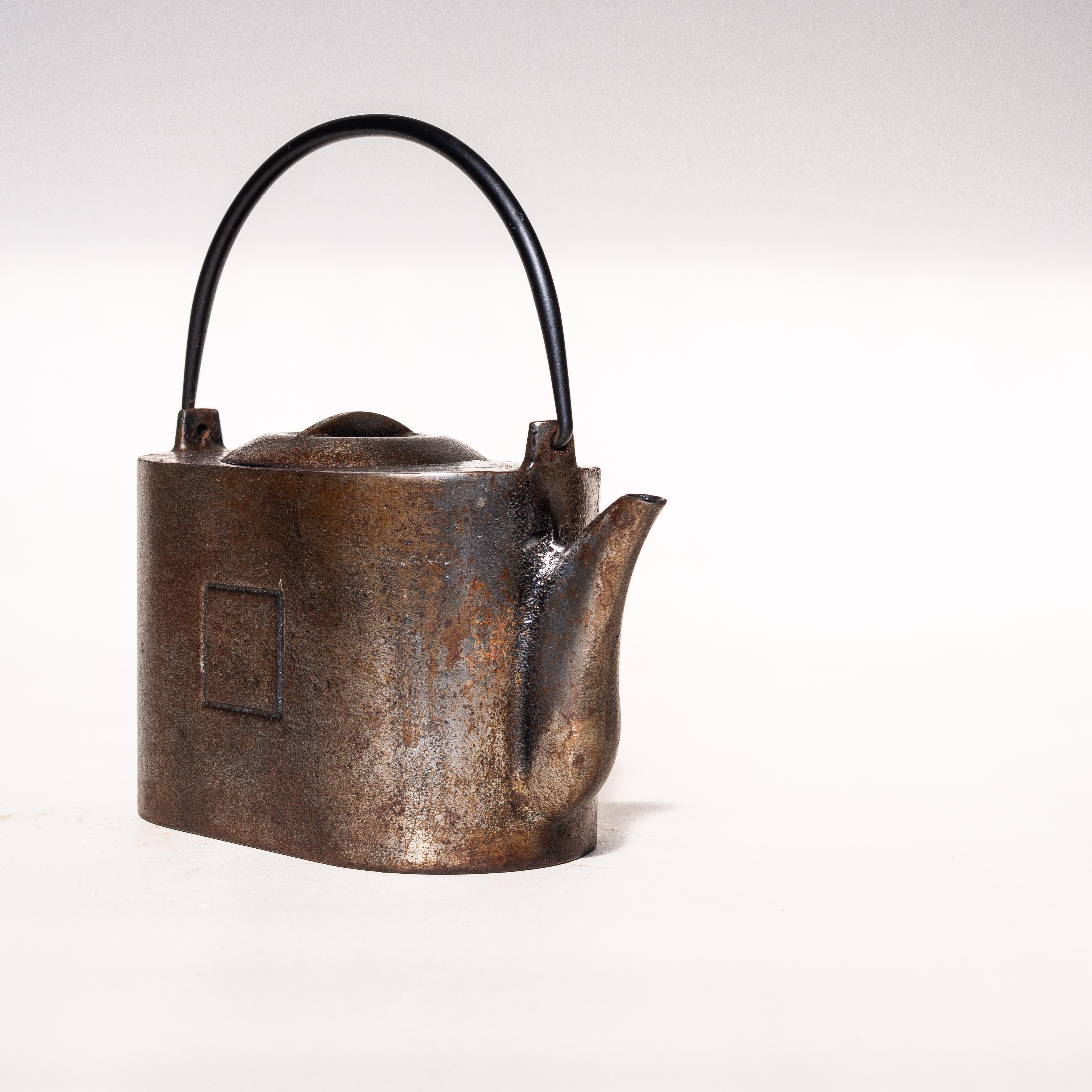 Modernist Cast Iron Teapot – Minimal Bauhaus Style, France 1940s For Sale 3