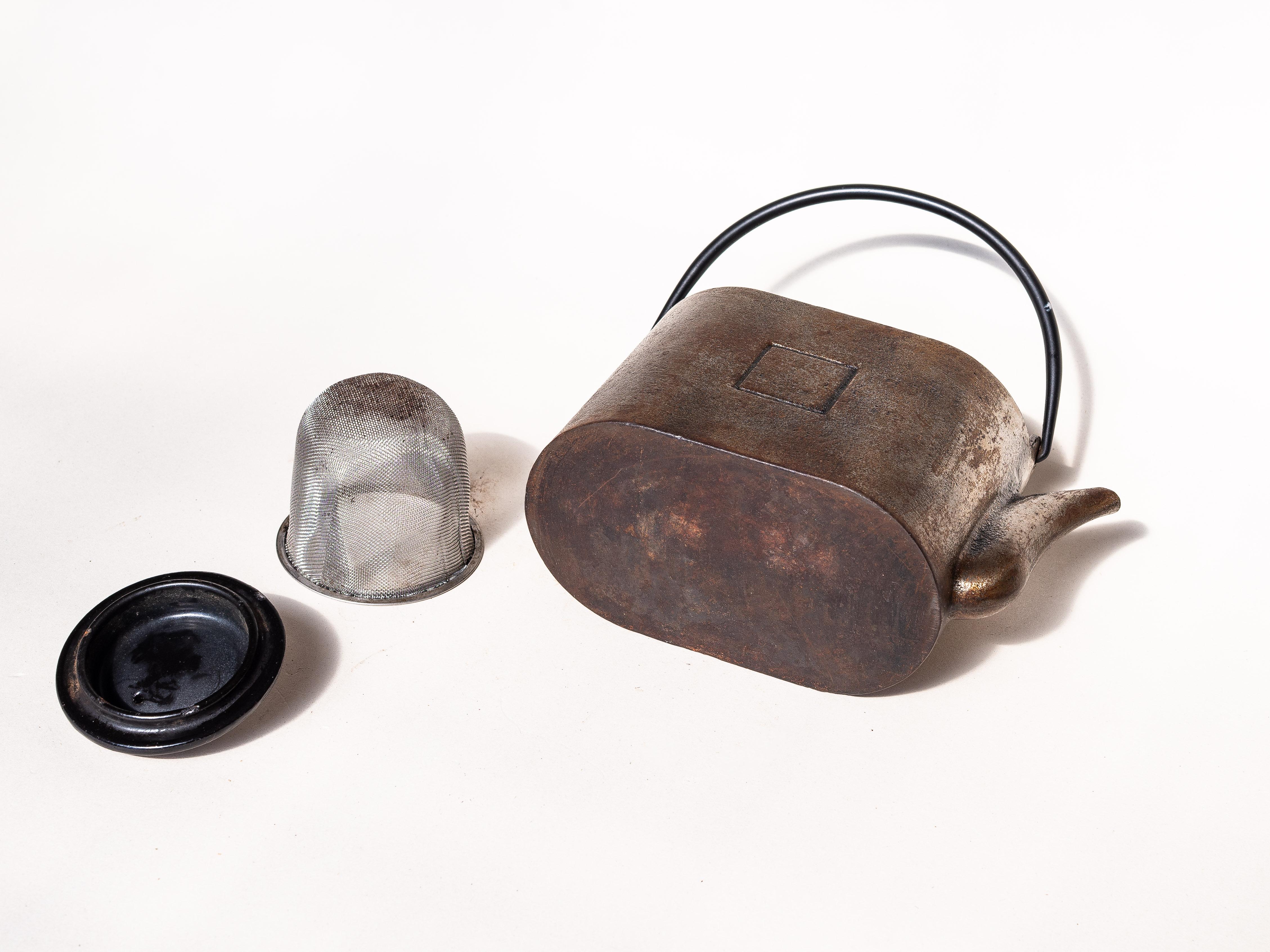 Modernist Cast Iron Teapot – Minimal Bauhaus Style, France 1940s For Sale 4