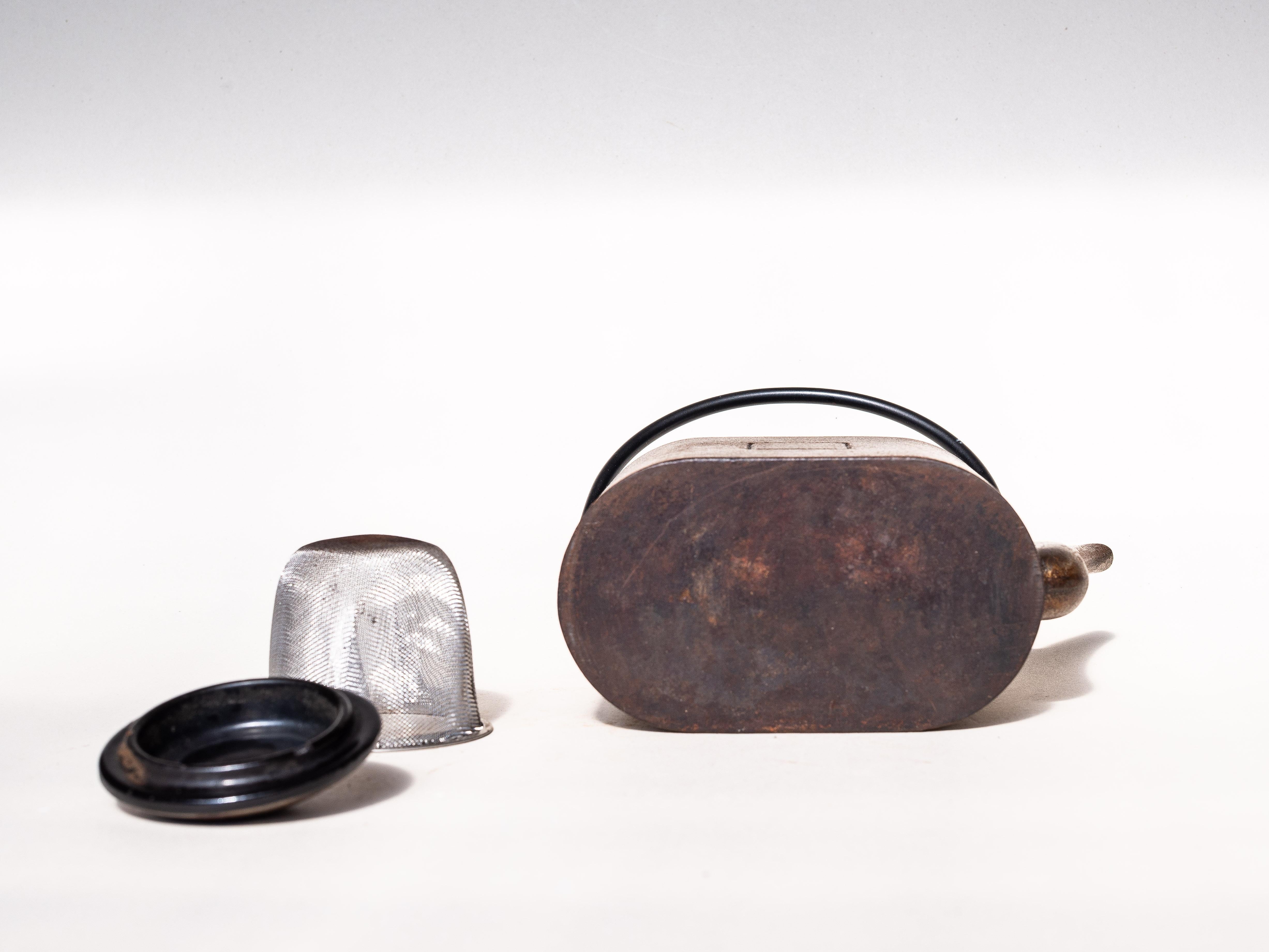 Modernist Cast Iron Teapot – Minimal Bauhaus Style, France 1940s For Sale 5