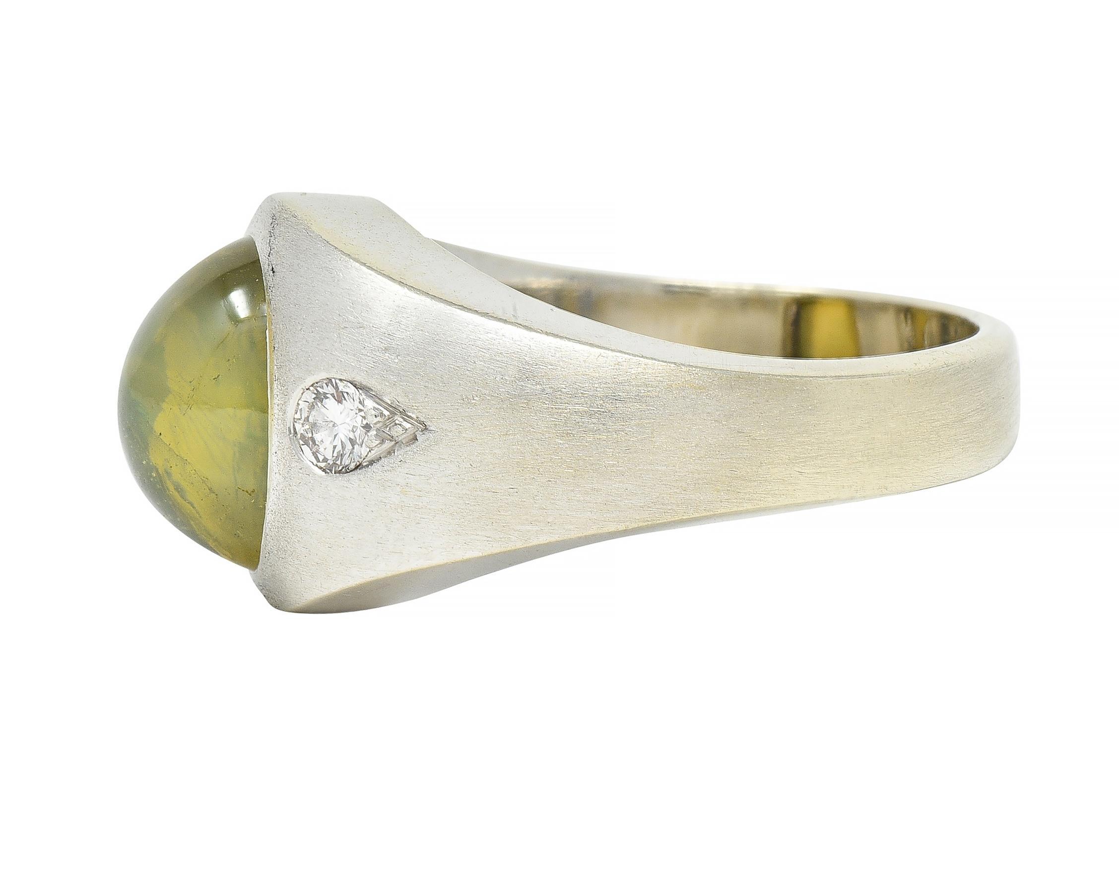 Modernist Cat's Eye Chrysoberyl Diamond 14 Karat White Gold Vintage Signet Ring For Sale 1