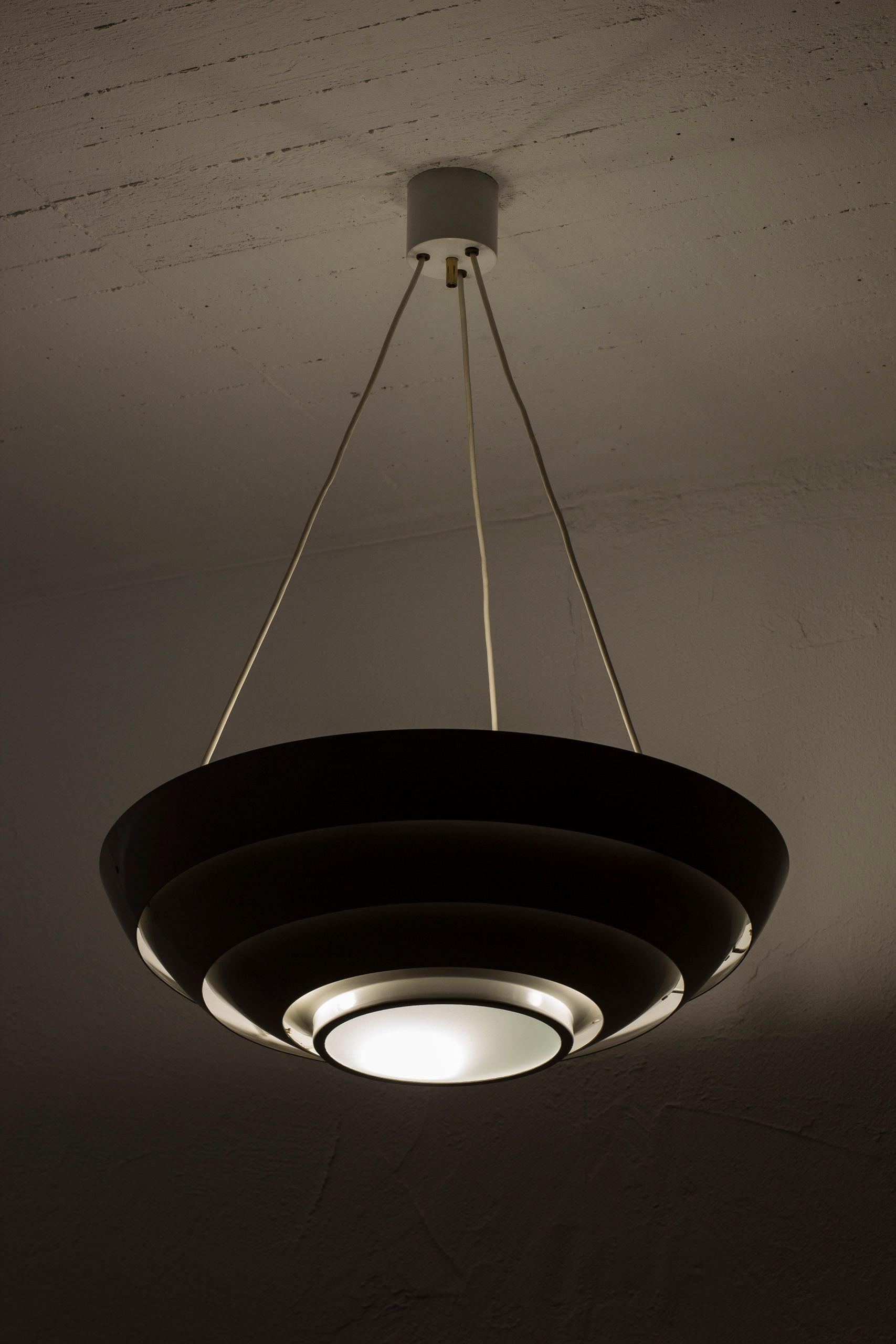 Modernist Ceiling lamp by Hans-Agne Jakobsson, glass and metal, 1950s For Sale 1