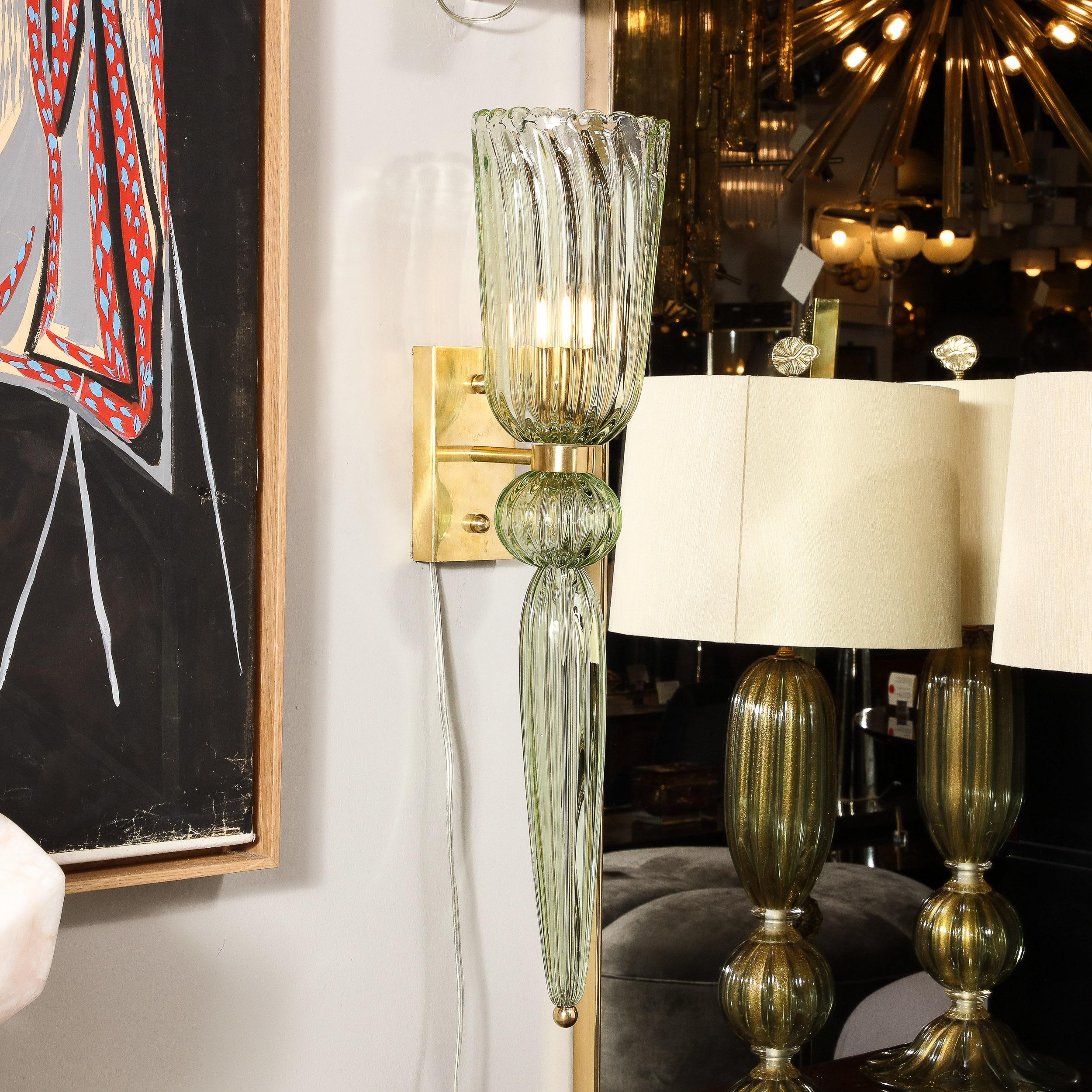 Modernist Celadon Hand-Blown Murano Glass & Brass Sconces with Elongated Drop en venta 4