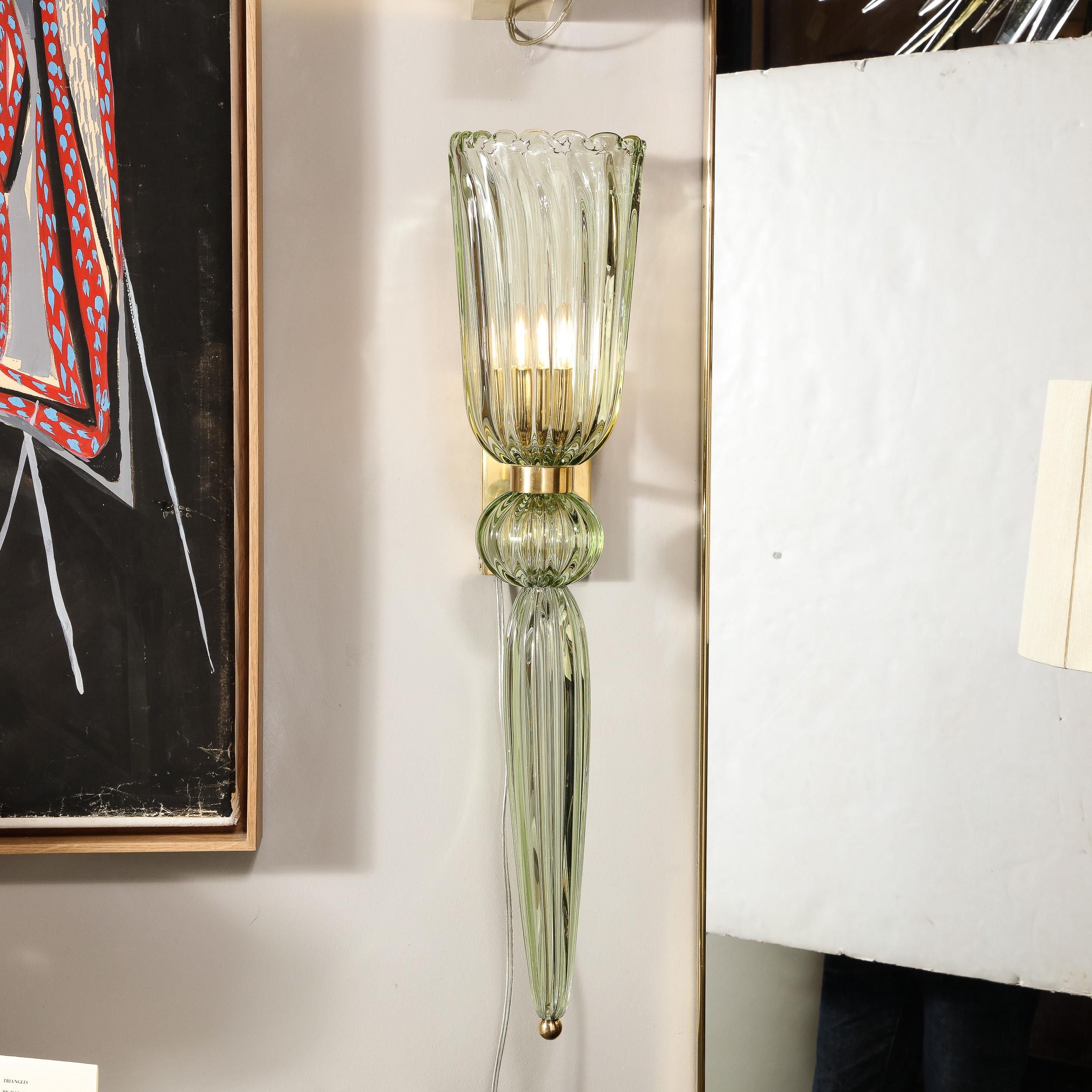 Modernist Celadon Hand-Blown Murano Glass & Brass Sconces with Elongated Drop en venta 6