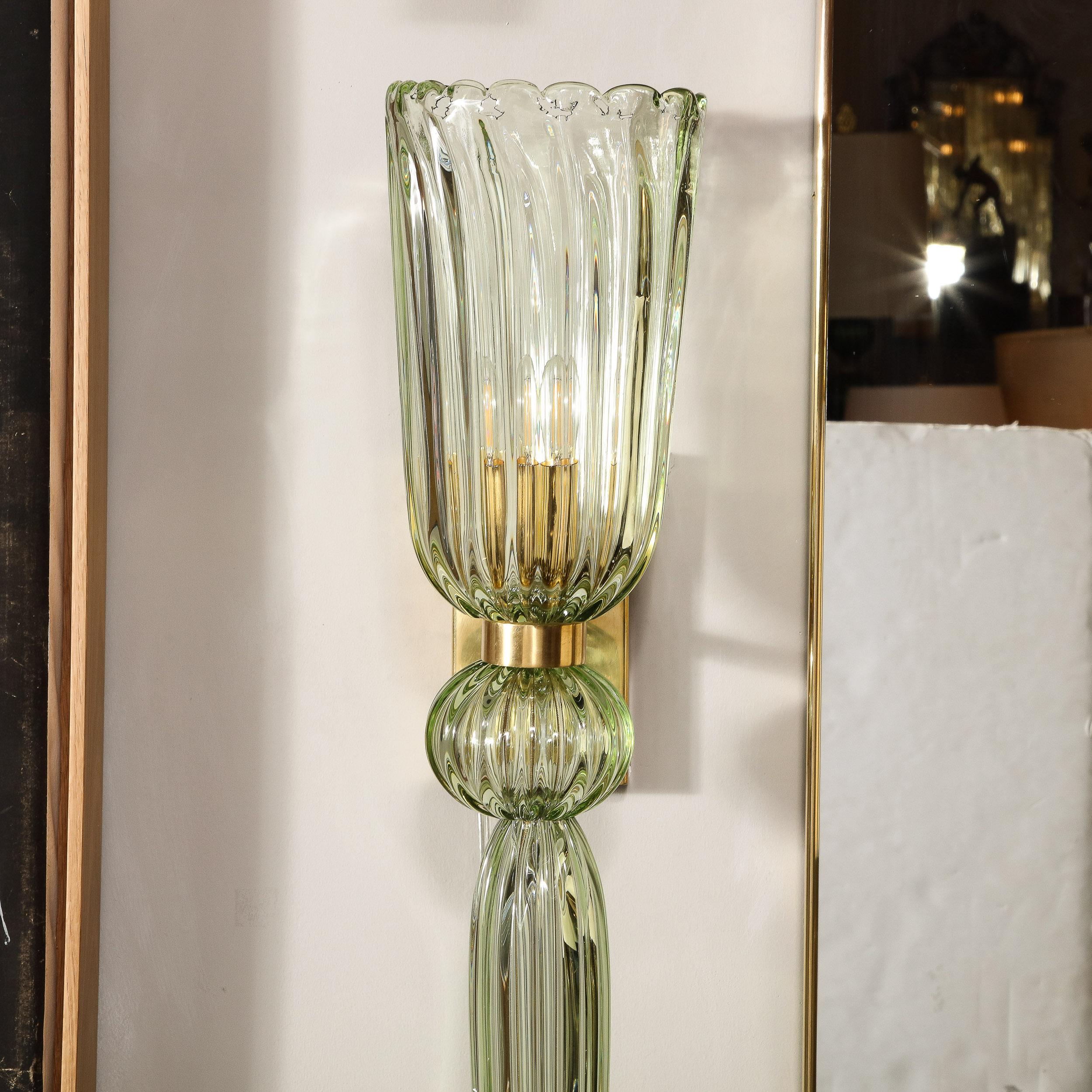 Modernist Celadon Hand-Blown Murano Glass & Brass Sconces with Elongated Drop Latón en venta
