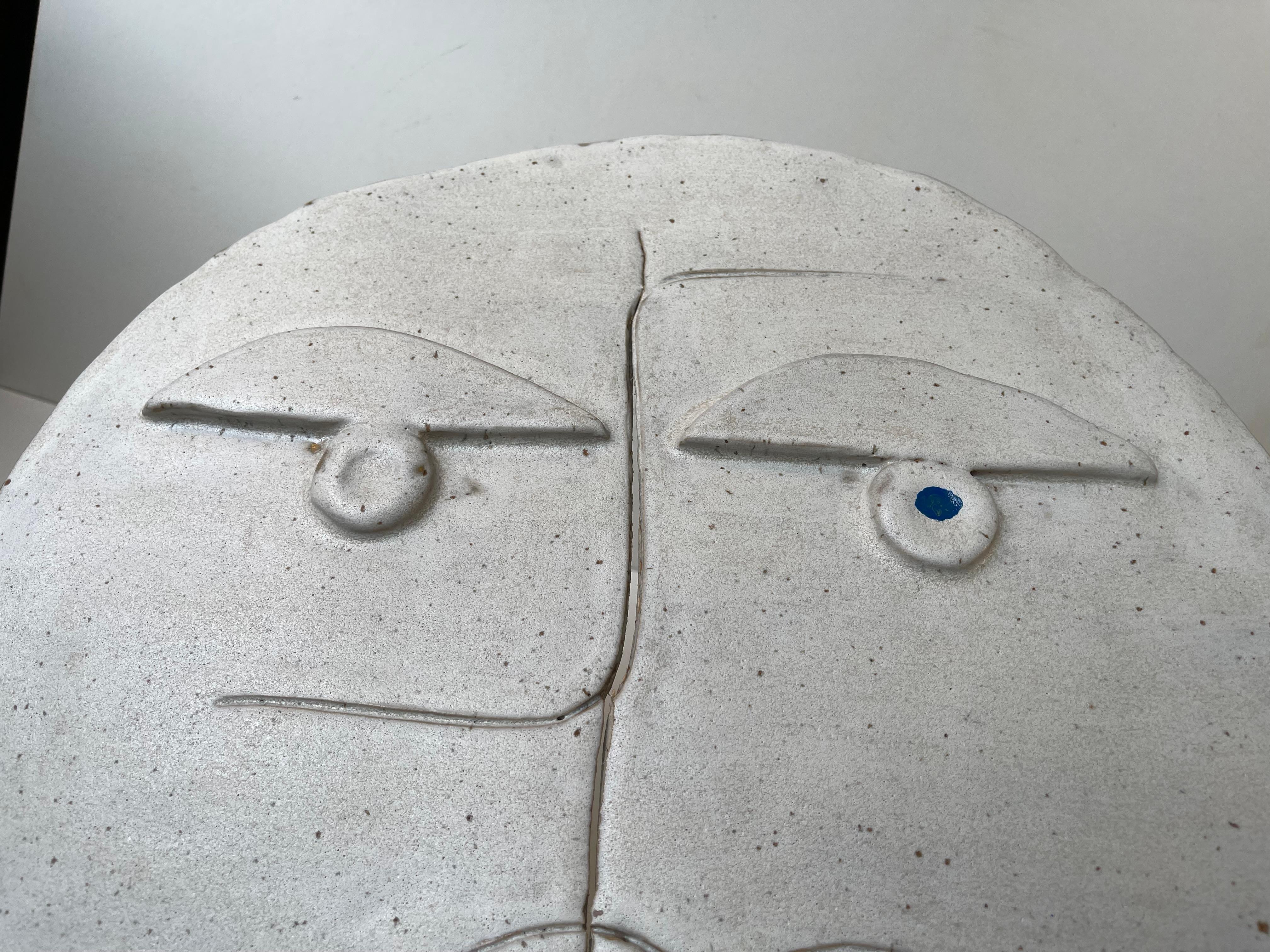Modernist Ceramic Face -Visage Wall Relief in the Style of Pablo Picasso Escandinavo en venta