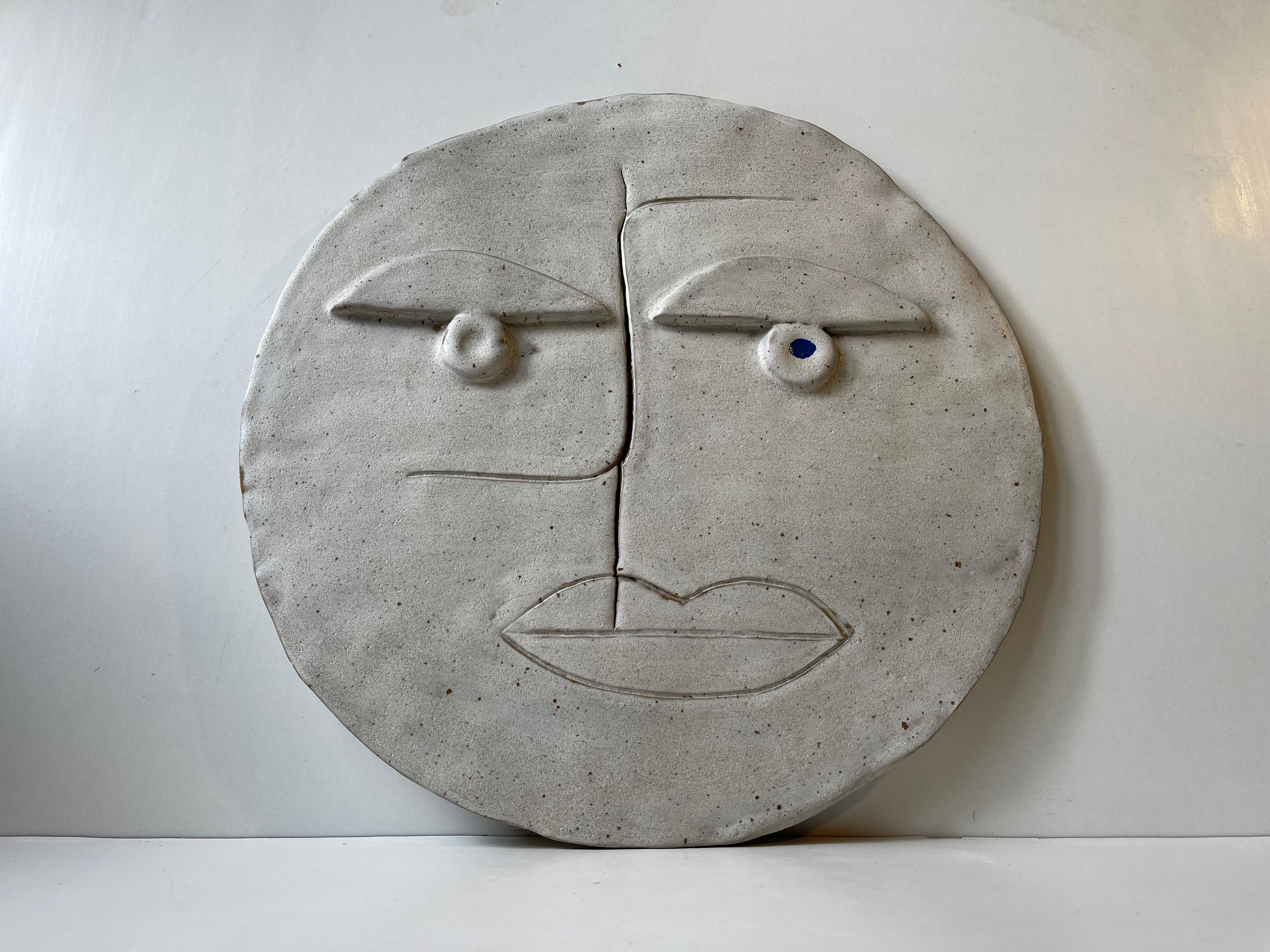 Modernist Ceramic Face -Visage Wall Relief in the Style of Pablo Picasso Cerámico en venta