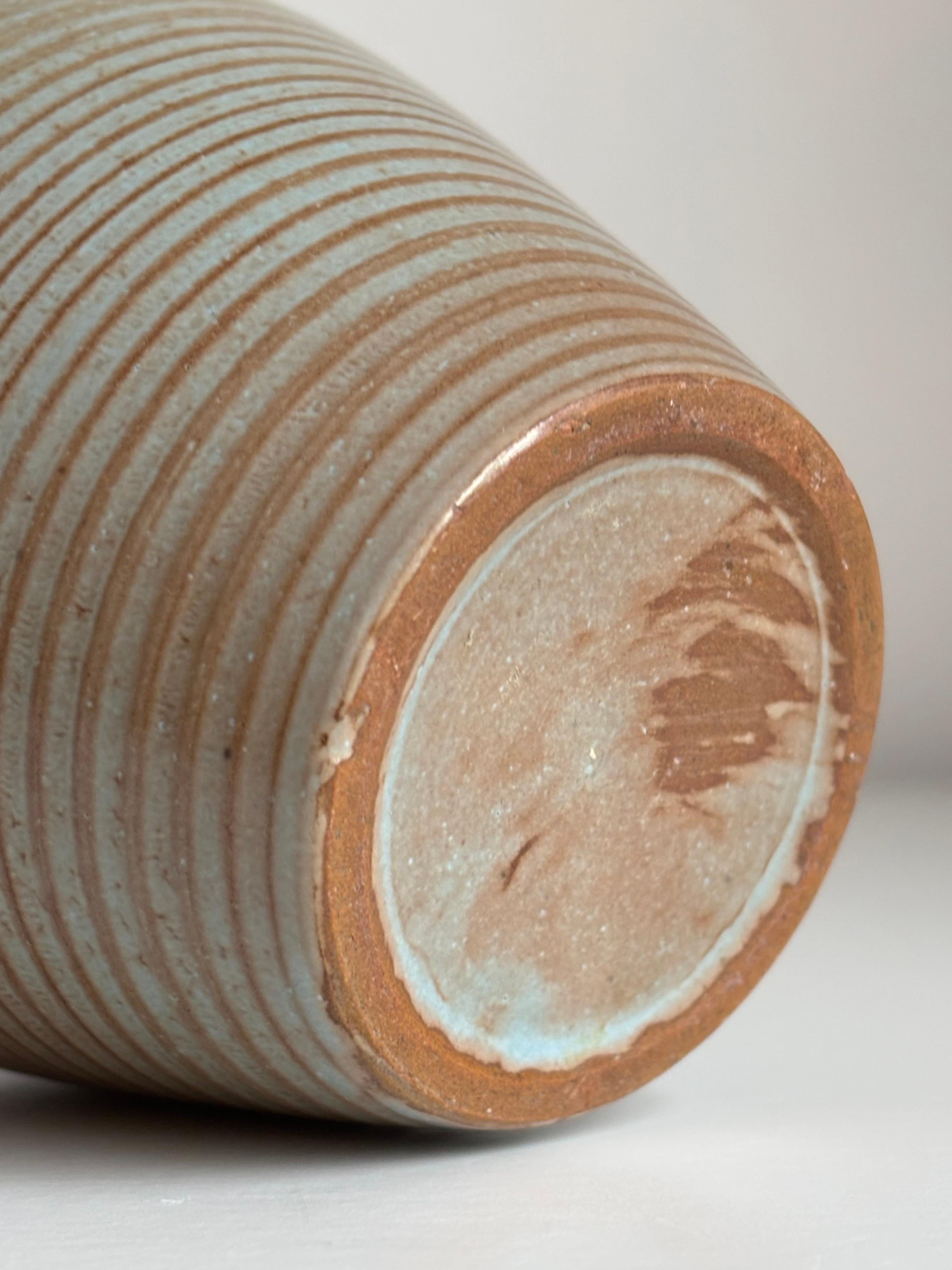 Ceramica Vaso modernista in ceramica smaltata tornita a mano, anni '60 in vendita