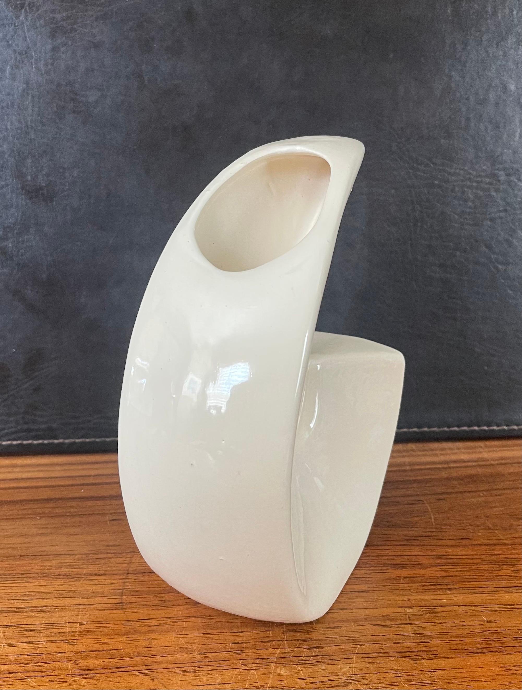 Modernistische Ikebana-Vase aus Keramik (Moderne der Mitte des Jahrhunderts) im Angebot