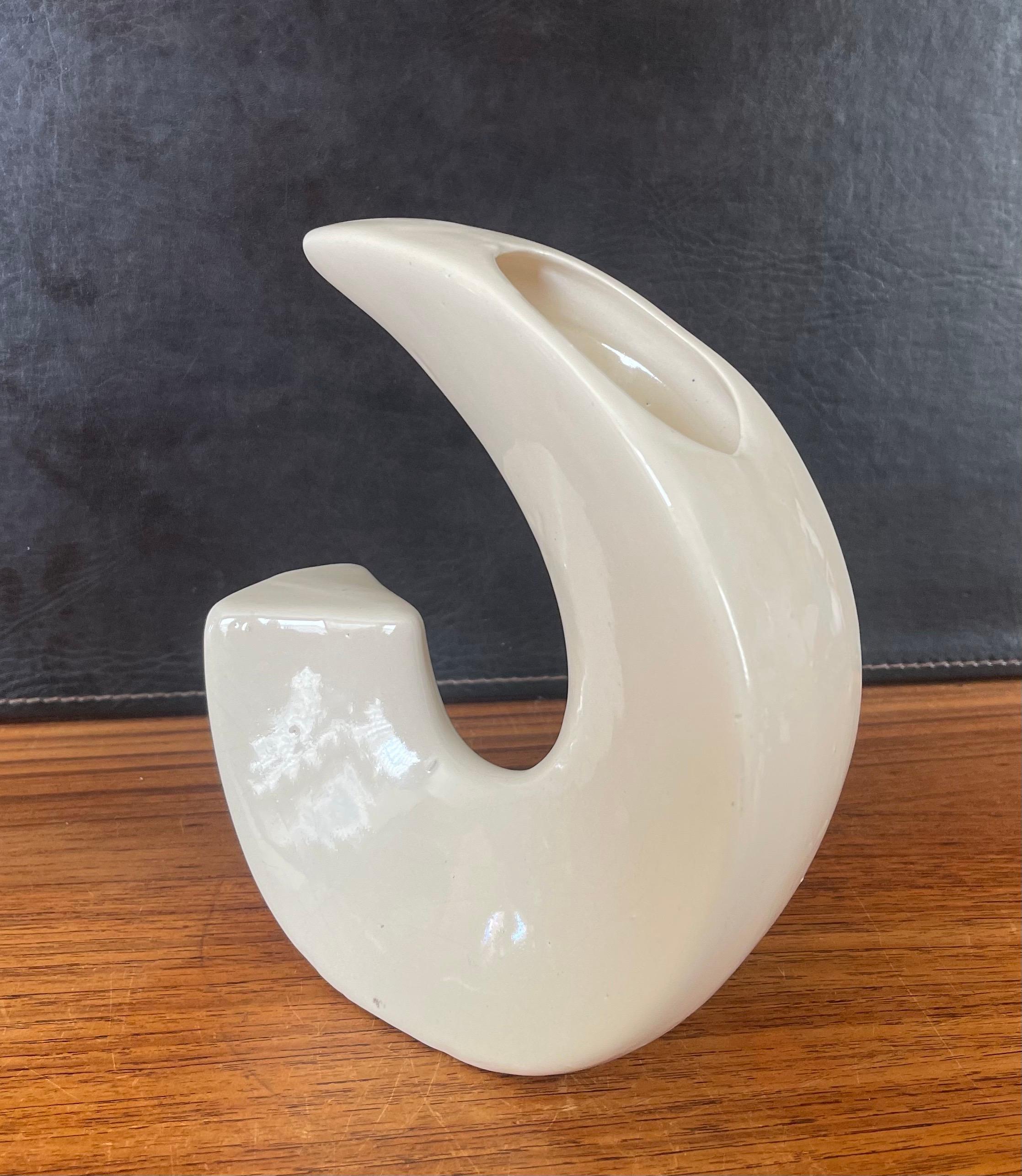 Modernistische Ikebana-Vase aus Keramik (Japanisch) im Angebot