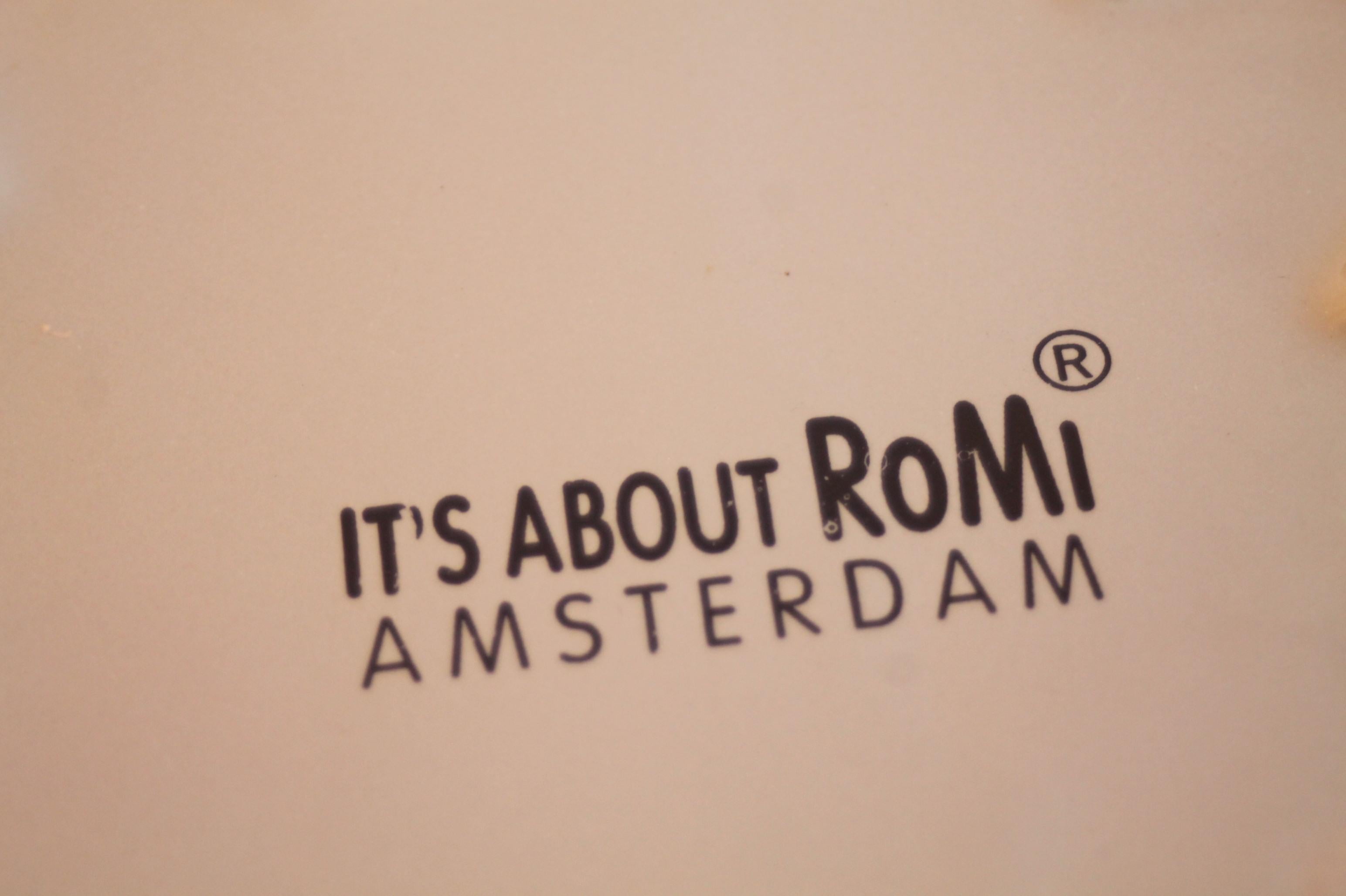 Modernistisches Keramikwerk der Moderne „Es geht um Romi Amsterdam“. Minze! im Angebot 4