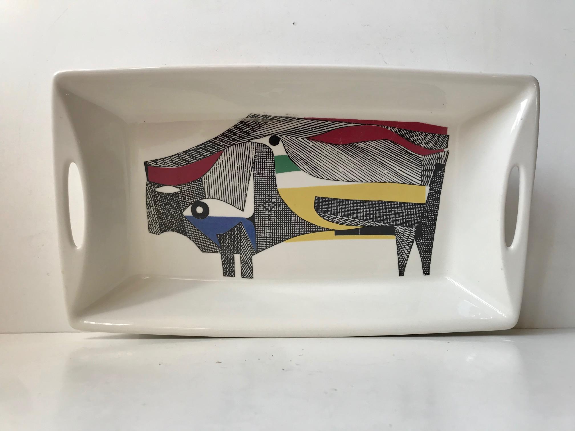 Large A la Carte underglaze white ceramic heat and oven proof dish. Designed and decorated by Norwegian Artist Hermann Bongaard and manufactured by Figgjo Flint in Norway during the 1960s.
  