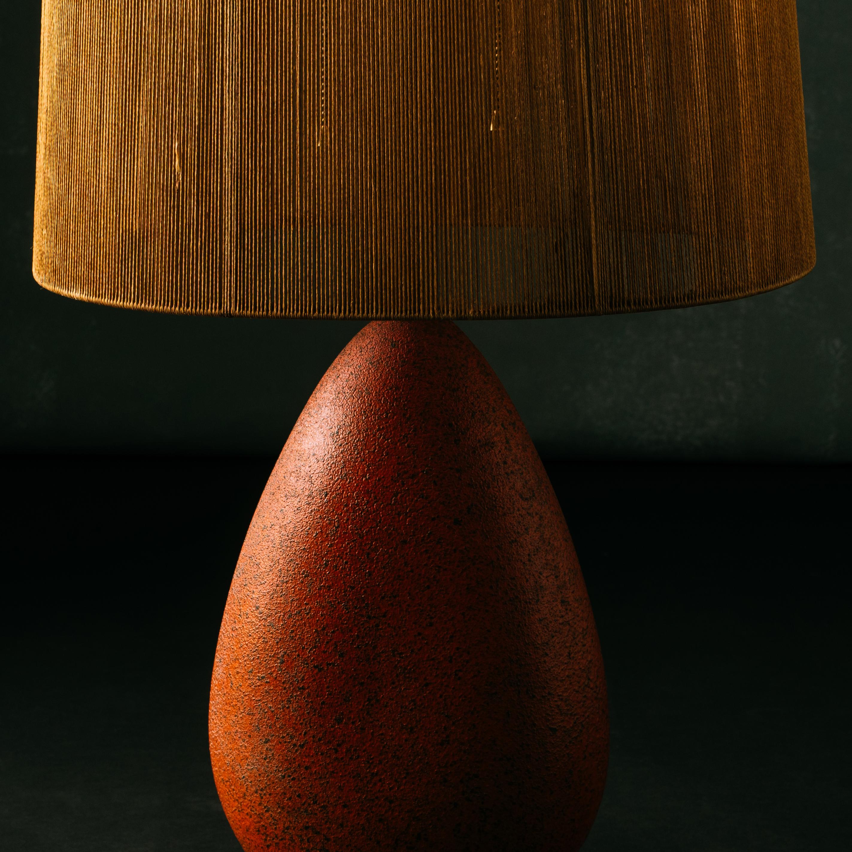 American Modernist Ceramic Table Lamp in Brick Red Glaze and Original String Shade, 1960s For Sale