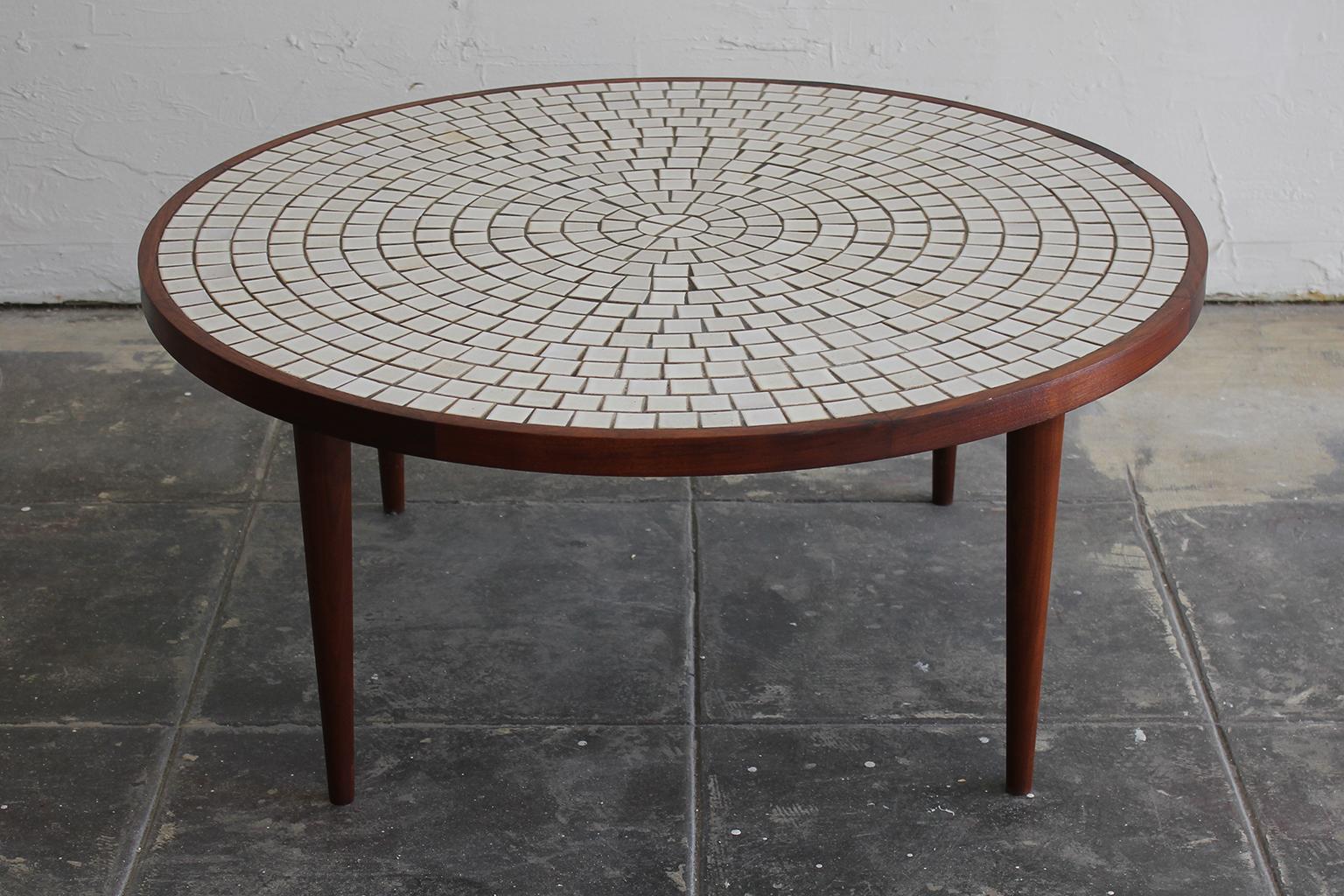 Modernist Ceramic Tile-Top Gordon & Jane Martz Walnut Round Coffee Table In Excellent Condition In San Diego, CA