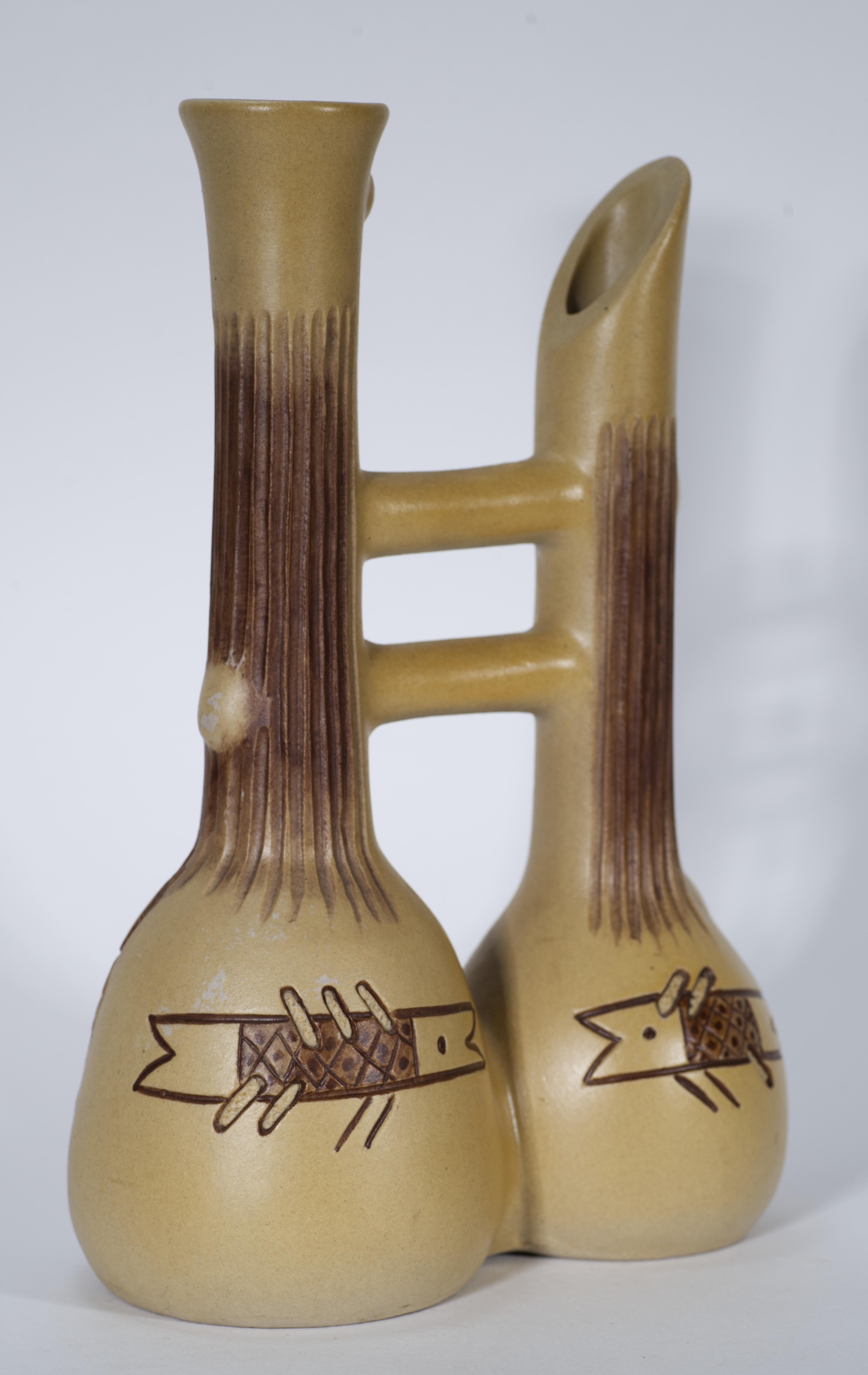 Modernistische zweifache Keramikvase mit Sgraffito-Dekor im Stil von Gambone aus Keramik (Postmoderne) im Angebot