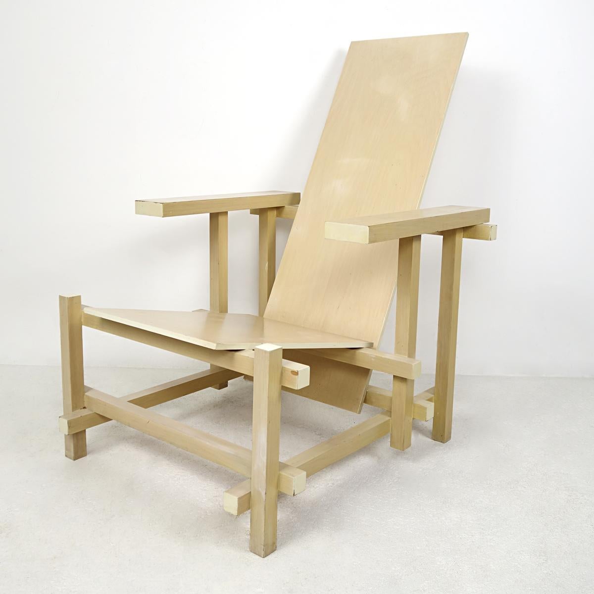Wonderful hand made edition of the famous Rietveld chair from the estate of Dutch painter Ger Dekker (1943-2020). 
Recently, his work was discovered in Egmond-Binnen, The Netherlands. A true find according to many. His impressive works have a